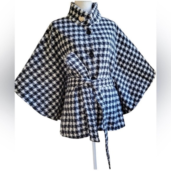 ❤️ NWT!! JUICY COUTURE Black & White Houndstooth Cape/Shawl/Poncho - One Size | Poshmark