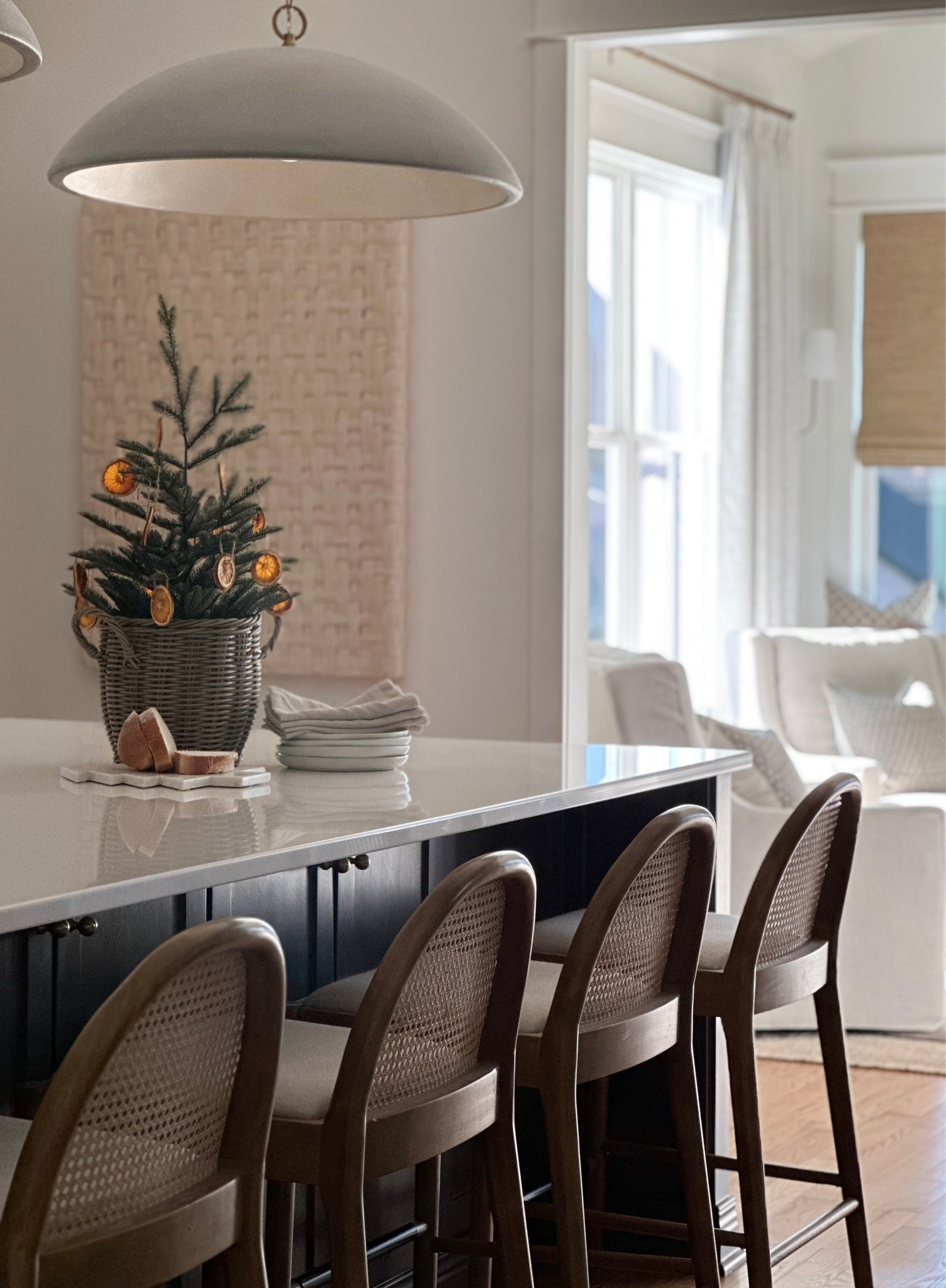 ✨ Kitchen counter stools ✨

#kitchen #kitchencounterstools #counterstools #cane #canechair #canecounterstools #barstools #christmaskitchen



#LTKHoliday #LTKSeasonal #LTKHome