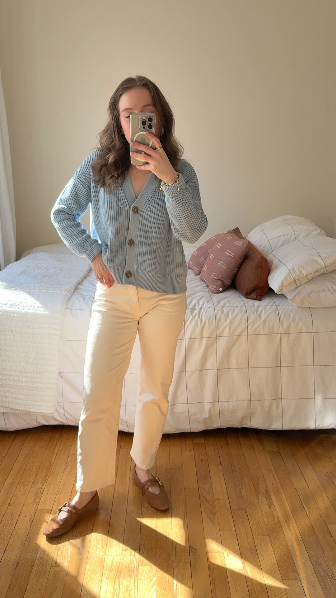 My comfy train ride ootd
Xs organic cotton cardigan (free shipping & returns)
0 petite mid rise jeans
6.5 suede flats

#LTKWatchNow #LTKStyleTip #LTKFindsUnder50