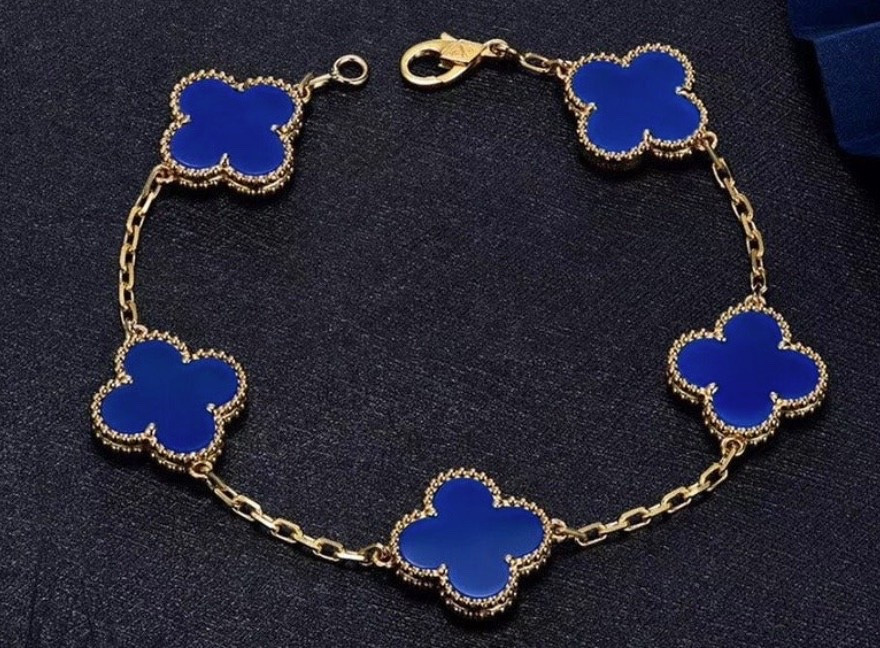 💙💙💙 Clover bracelet #dhgate 

#LTKFindsUnder50