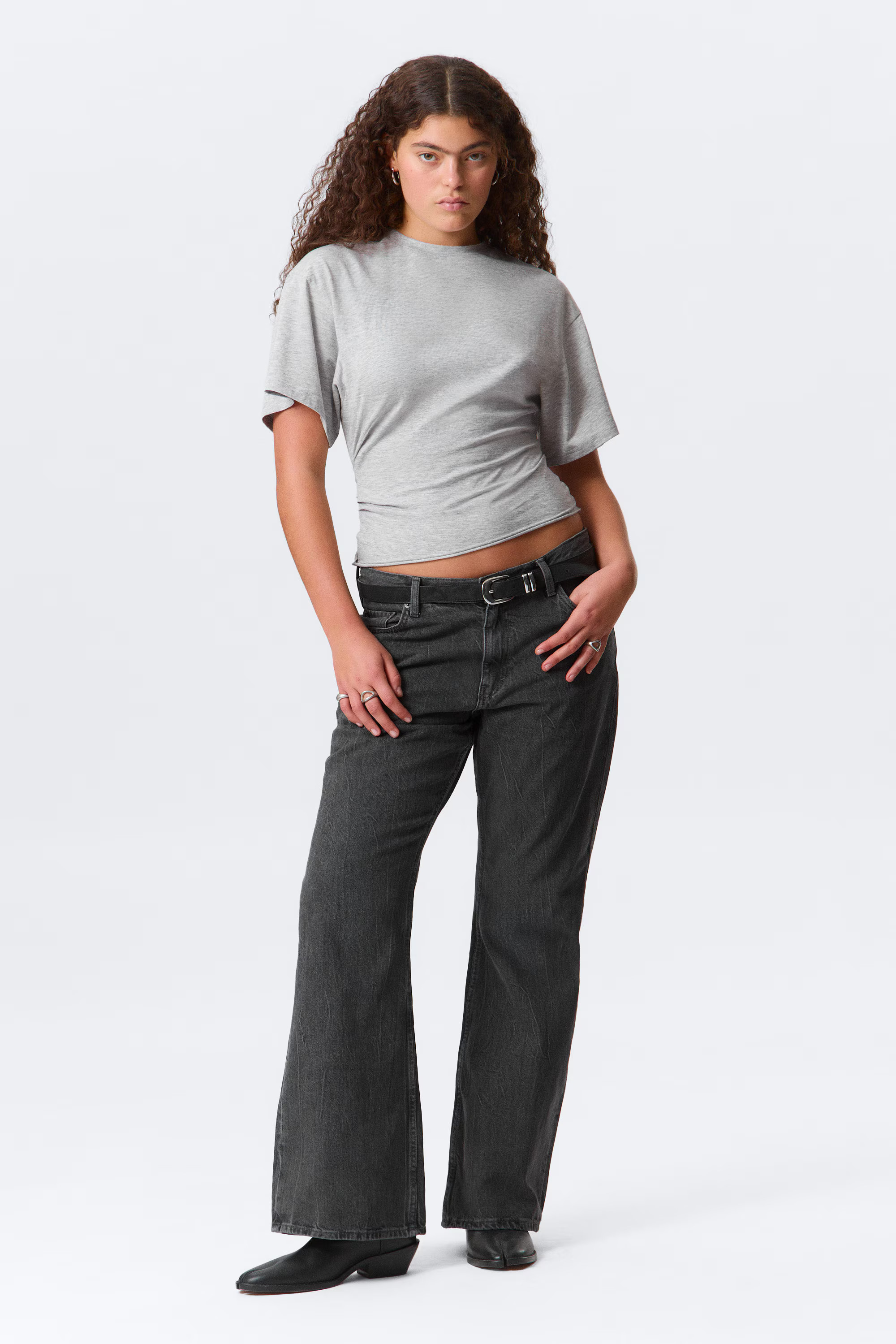 DRAPIERTES, ENG ANLIEGENDES T-SHIRT | Weekday