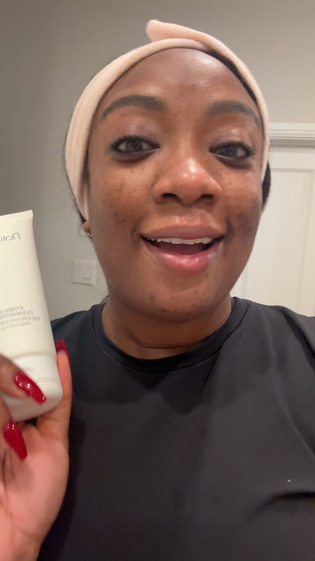 Best mask that will help with breakouts and help your skin glow. 

Natura Bisse Stabilizing and Cleansing Mask

#LTKselfcare #LTKCyberWeek #LTKGiftGuide