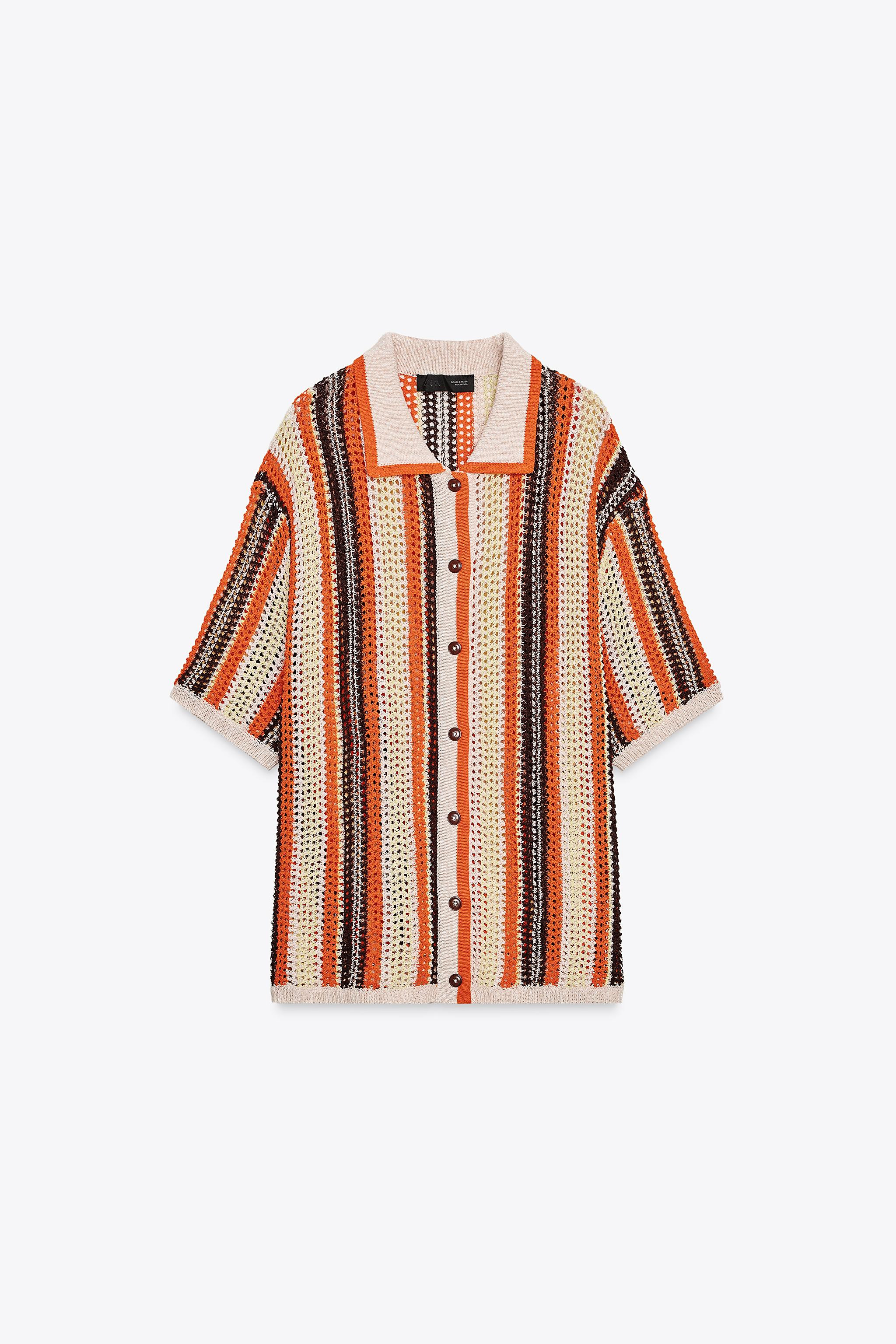 Sleeveless, solid-color top with a round neck and V-neck detail. A-line hem. Front button closure... | Zara US