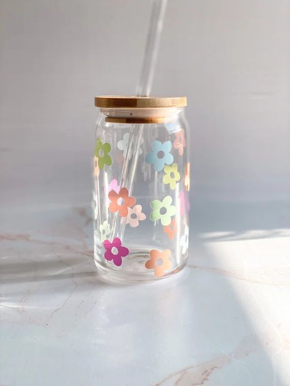 Pastel Daisies Spring Daisies Glass Can With Lid and Straw | Etsy | Etsy (US)