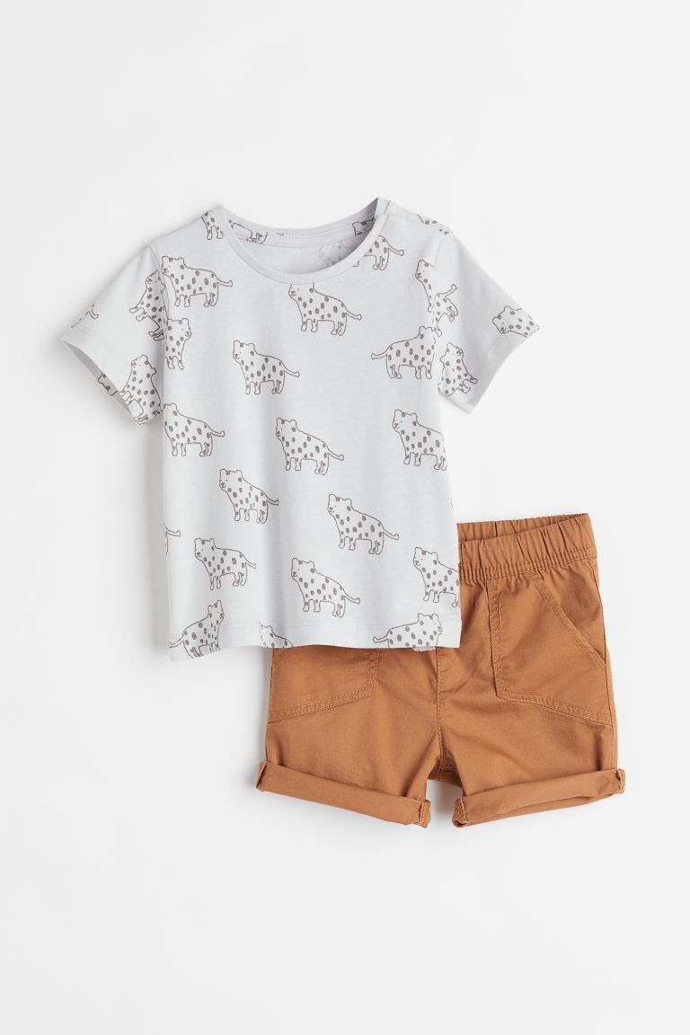 Set with a T-shirt in jersey and shorts in woven cotton fabric. T-shirt with snap fasteners on on... | H&M (US + CA)