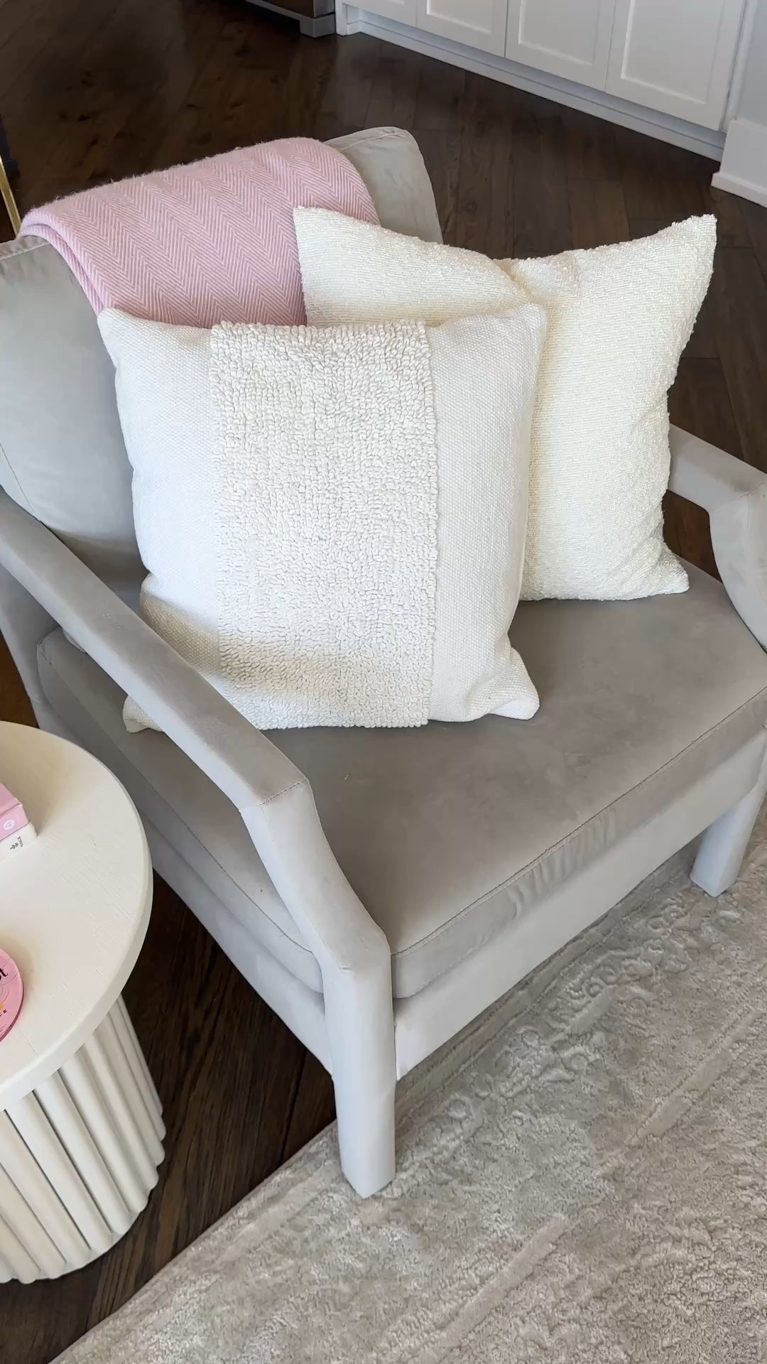 Neutral throw pillows

Home decor, cream throw pillow, white throw pilow 

#LTKHome #LTKFindsUnder50