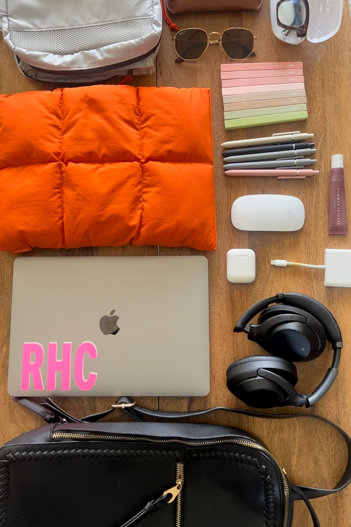 What’s in my work bag 

#LTKFind #LTKworkwear #LTKstyletip