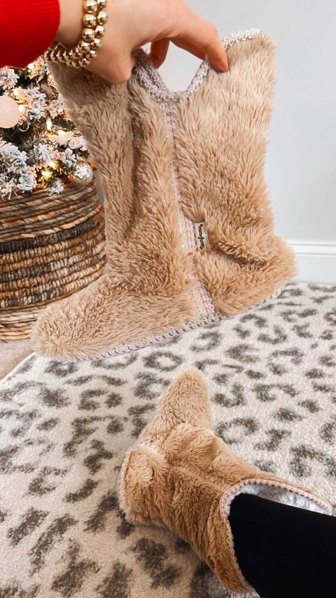 Gifts she will love AND that will arrive by Christmas! 👏 🎁 
@amazon #Ad #founditonamazon #WinterFavorites2025 

#LTKFindsUnder50 #LTKHoliday #LTKGiftGuide