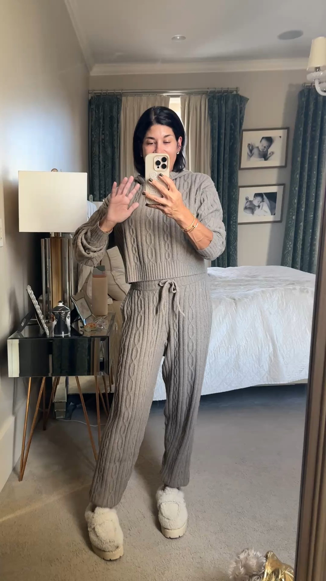 Cozy chic ALO set 

#LTKTravel #LTKOver40 #LTKmomlife