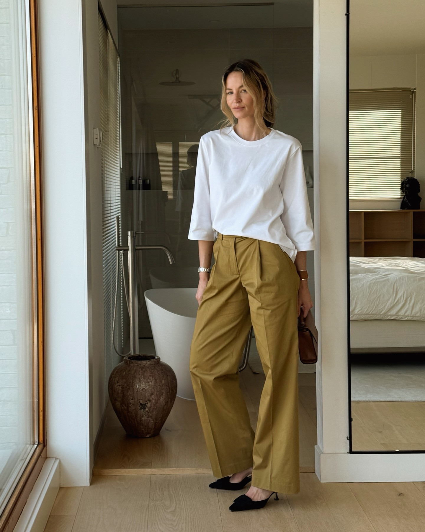 I’m a total JOMO, home, ceramics, a good book, call me boring (I’m not) #dailystyle