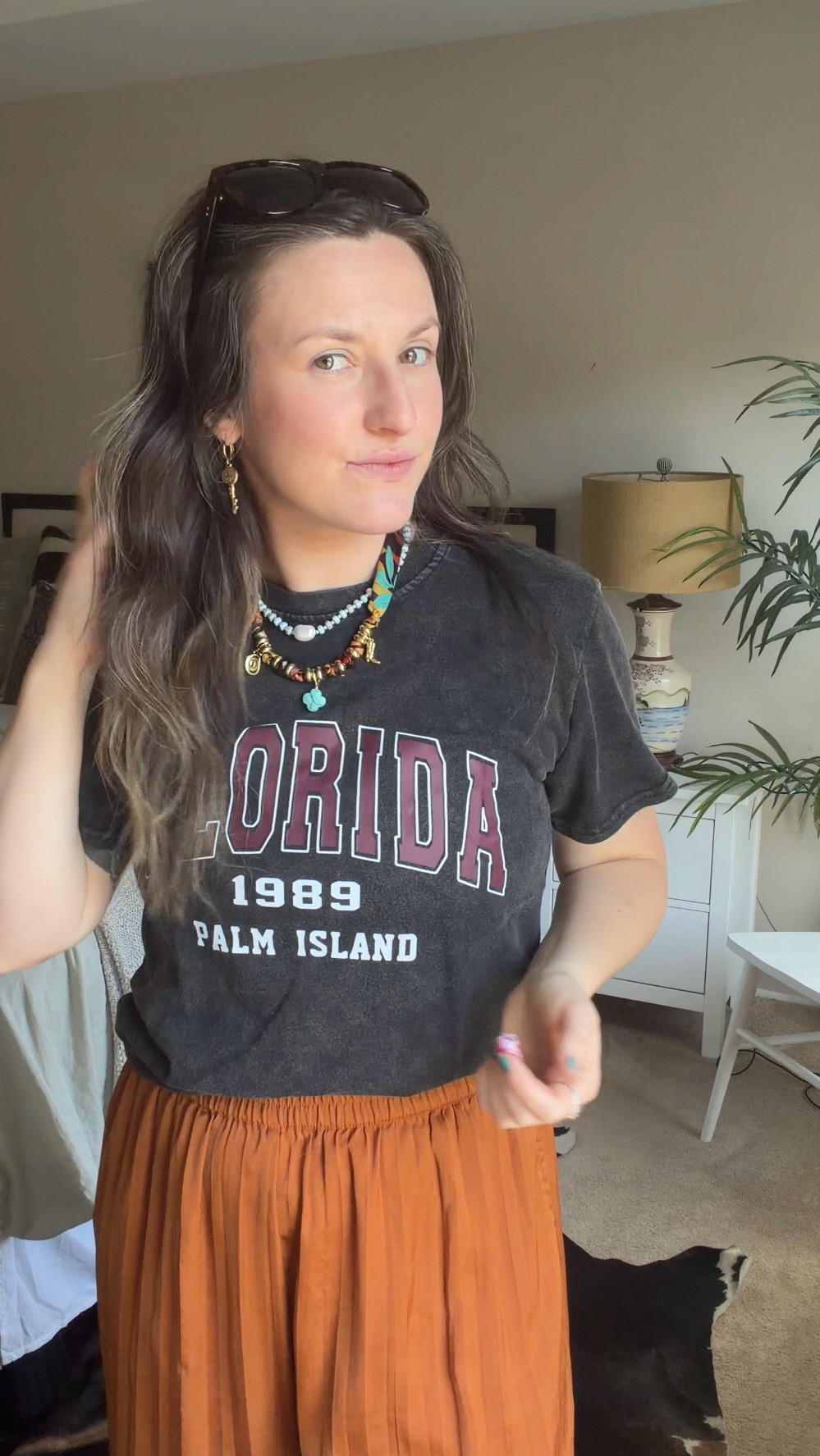 Cute tee shirt for summer that also comes in green and blue

It’s a soft fabric and poly blend with a vintage acid wash finish. The bottom letters are screen printed and the “Florida” graphic is a vinyl transfer. Short sleeve in a women’s style tee and it’s not a full on crop shirt but I would consider this is little bit “cropped” with how it’s fitting on my. 

Wearing my true to size medium. I am a little bigger in the bust so keep that in mind!

#LTKTravel #LTKSaleAlert #LTKootd