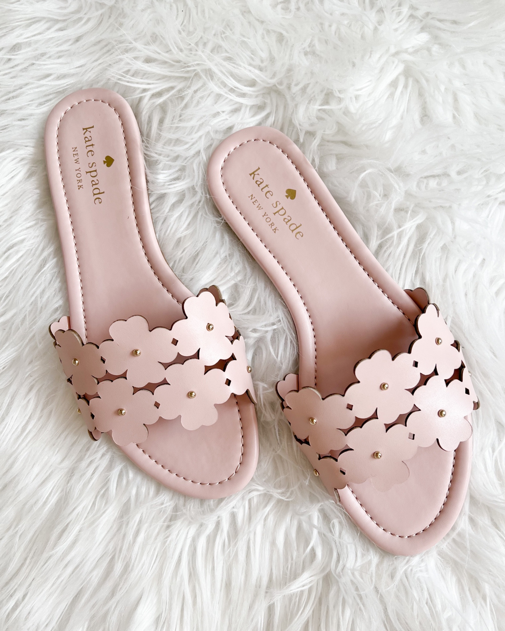 【kate spade】 Daisy Field Sandals♪ かわいい お花のサンダル Daisy Field Sandals | Kate Spade Outlet