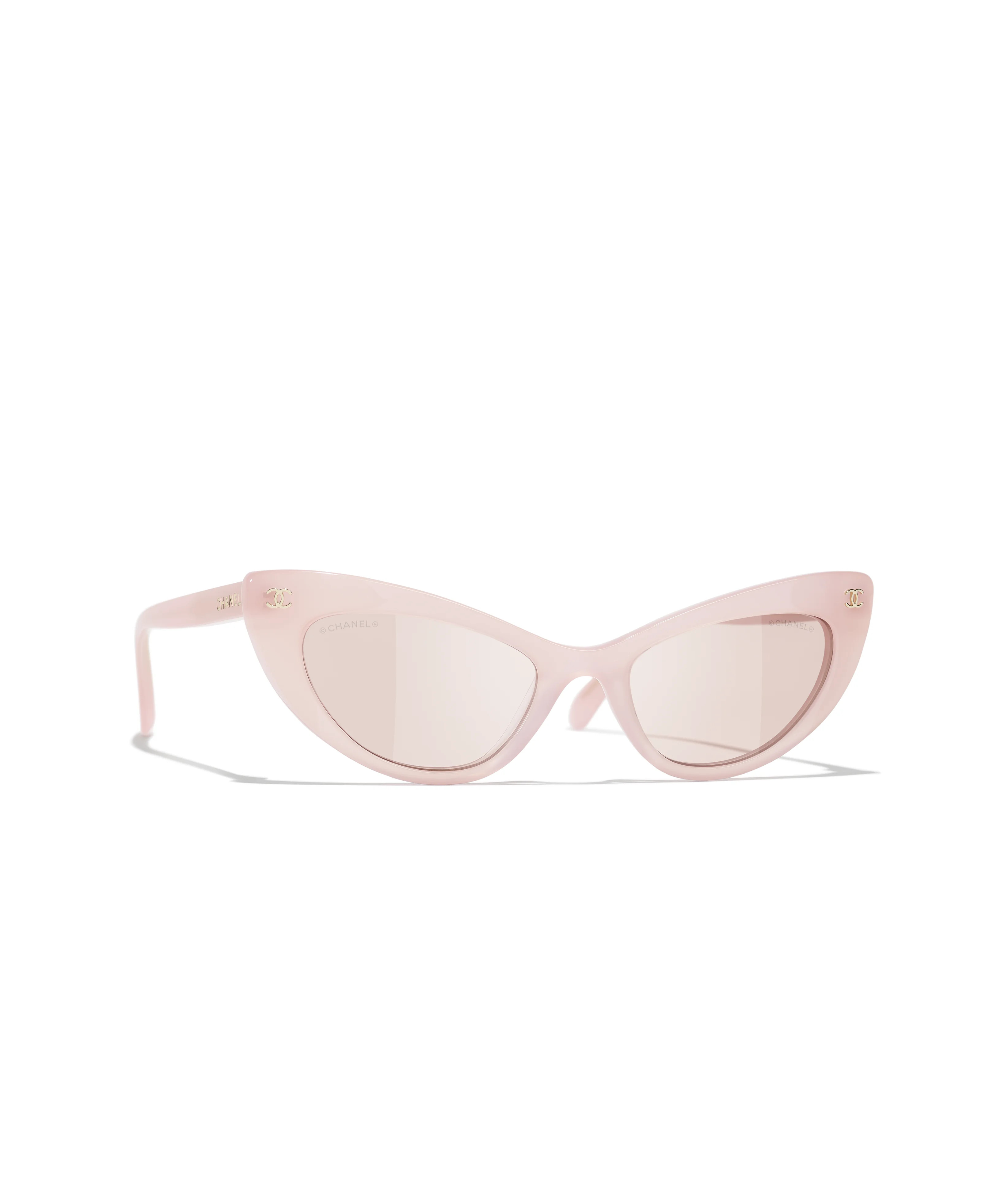 #hash-R19kicld6 {
		object-fit: contain;
		aspect-ratio: auto;
		object-position: center;

		@med... | Chanel, Inc. (US)