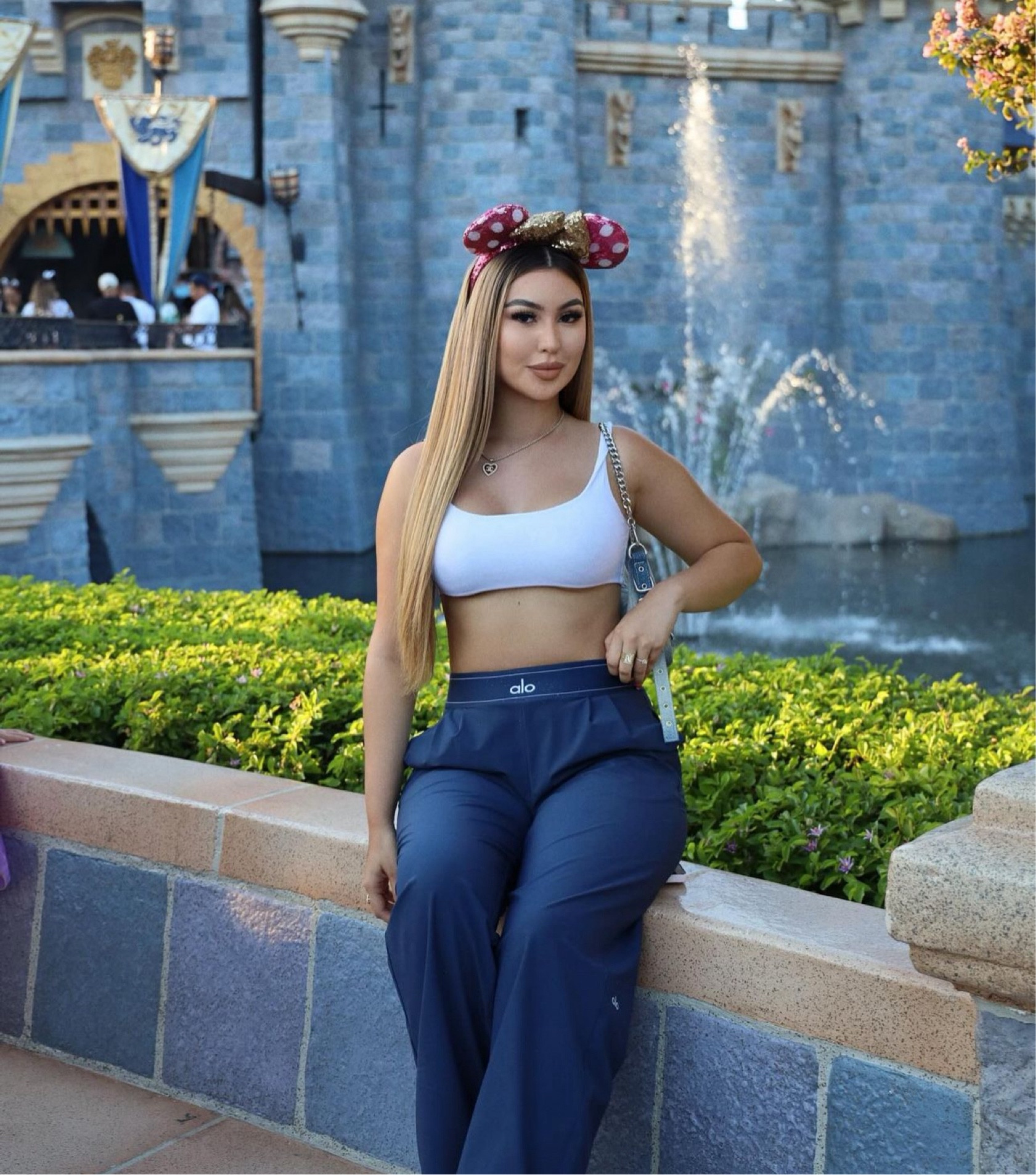 Disney ootd💙 #ootd #alo
Top from Fashion nova 