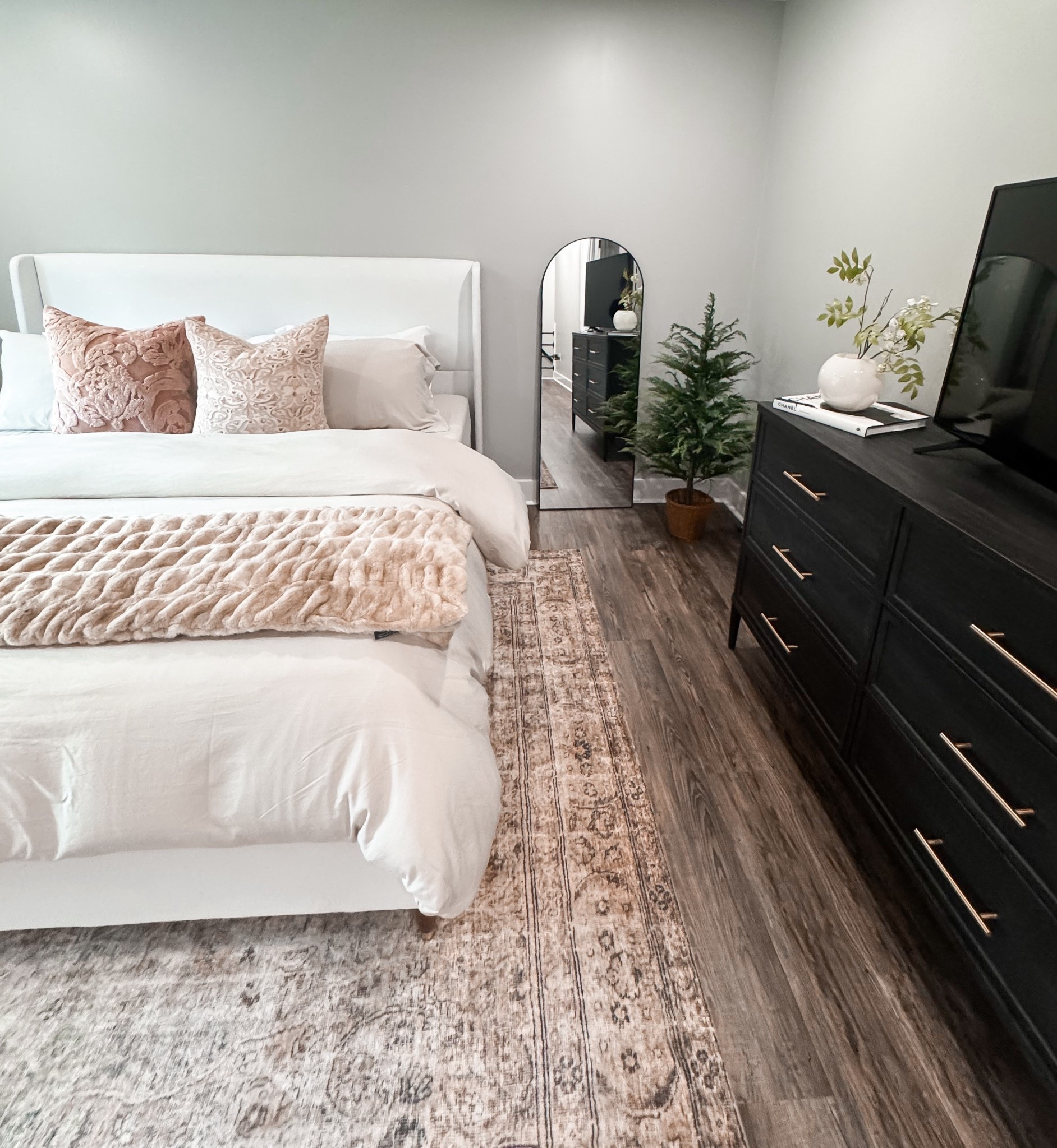 Cozy Master Bedroom



#LTKHome #LTKSeasonal #LTKHoliday