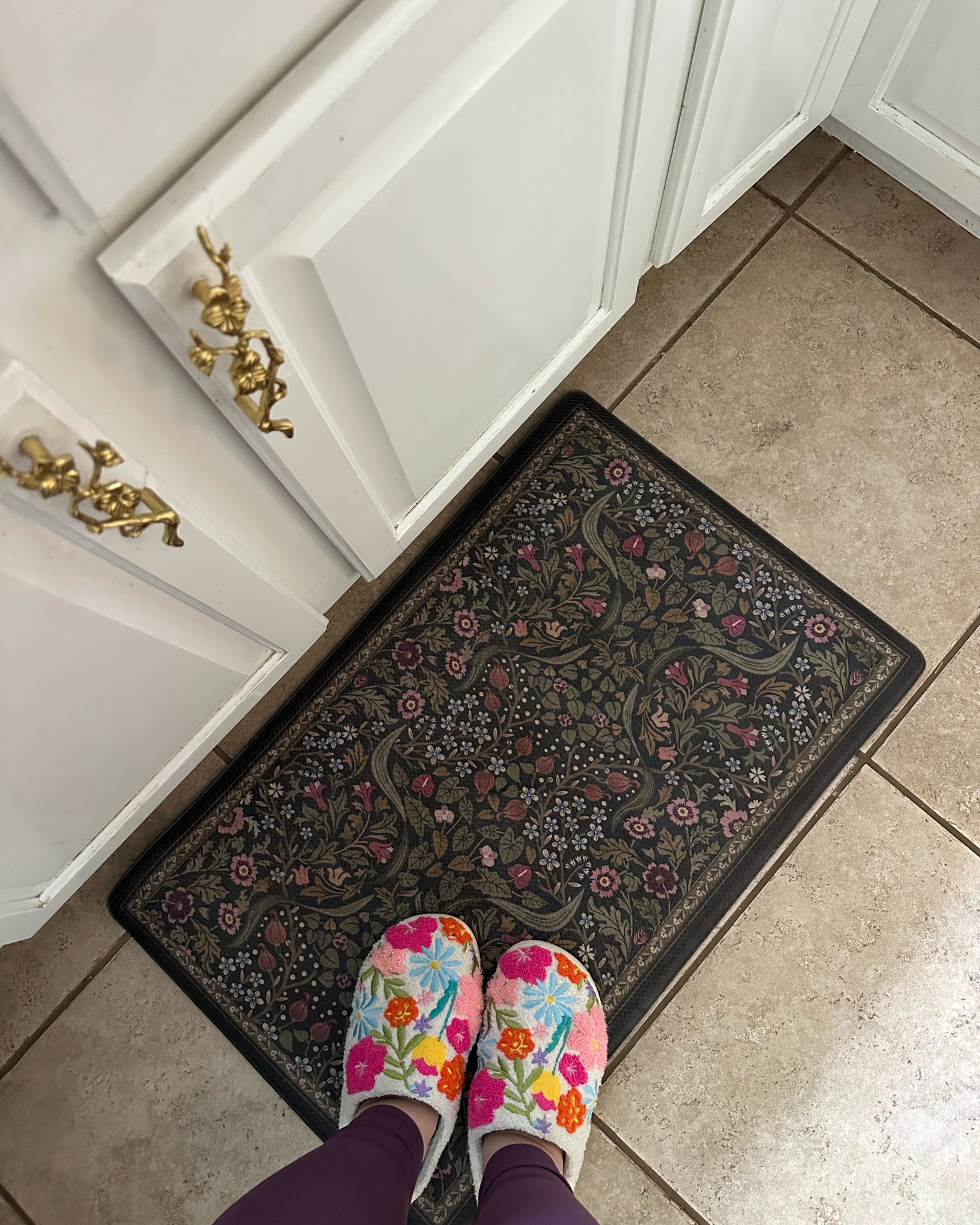 Cozy home glimpses 


Kitchen mat, dining room, kitchen, decor,

#LTKmomlife #LTKHome #LTKdayinmylife