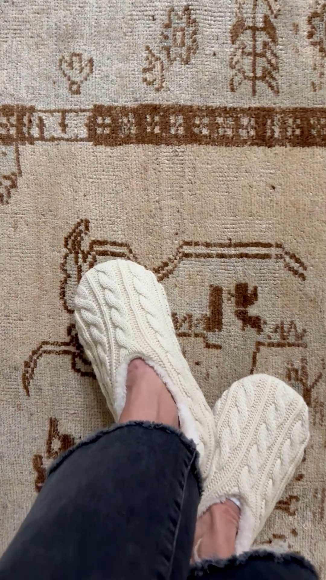 If you’re looking for slippers… oooh these are so good 🤍✨
Love the cozy lining — and you can throw them right in the washing machine. Such a good gift idea for anyone!
Grab them quick + use CODE BF50 for 50% off!

#LTKHome #LTKGiftGuide #LTKselfcare