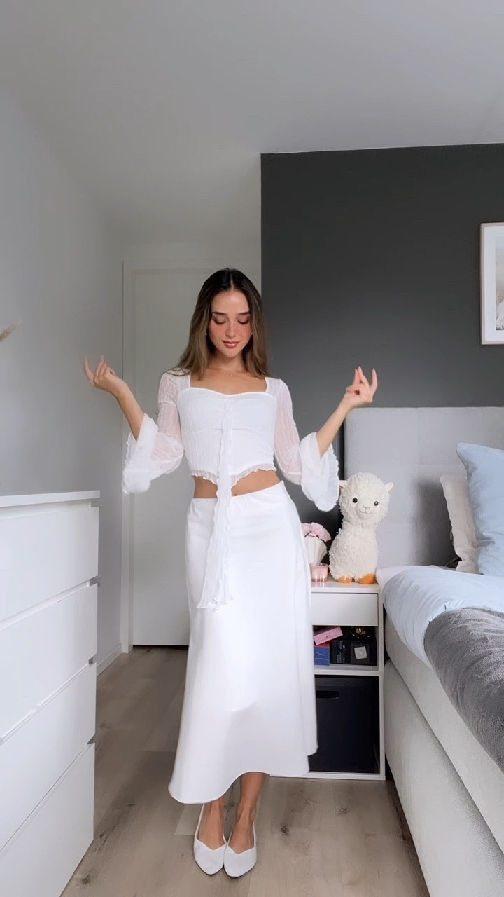 3 STYLE HACKS TO GET THE MOST OUT OF YOUR CLOTHING🥰🩷

White Women's Elegant Sleeveless Top With Single-Breasted Square Neckline And Long Skirt Set For Summer • White Ruffle Blouse Front Binding Clock Sleeves T-Shirts Top • White Ballerina Flats Shoes Summer • Elegant Floral Midi Dress Draped • White Two Layer Ruffle Hem Skirt • White Cami Top Lace • Black Heart Belt 

#LTKnederlands #LTKsummer #LTKstyletip