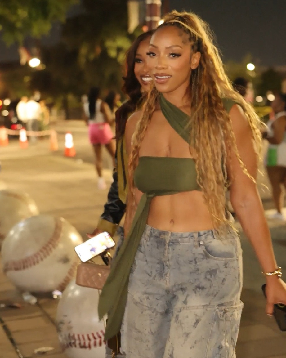 Concert Outfit! Evening outfit that I wore to Chris Brown concert! Olive green crop top and cargo baggy jeans! This outfit was 🔥 Breezy Bowl! 🫶🏽