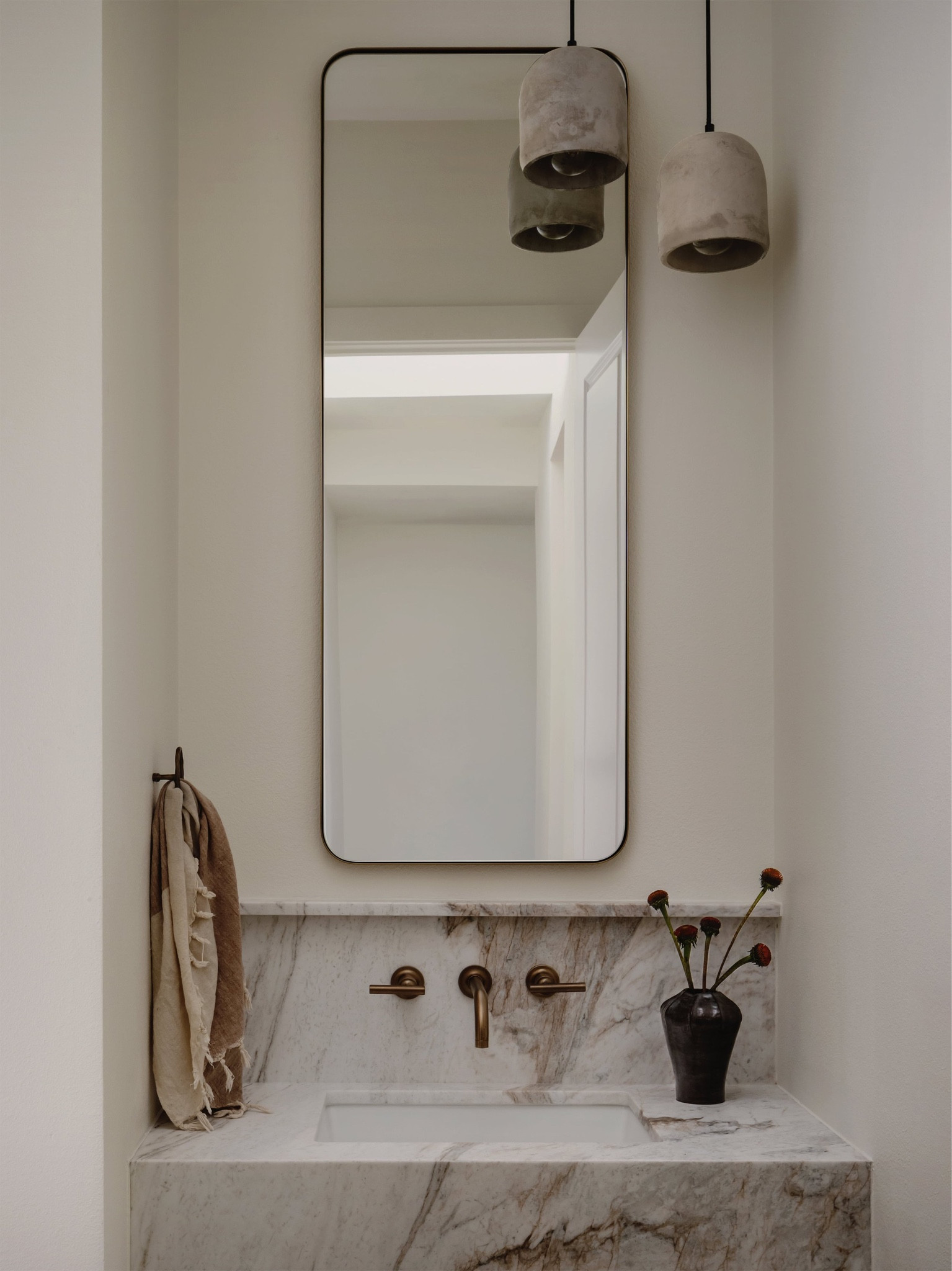Minimalist Marble Bathroom Vanity with Modern Brass Fixtures

#LTKcasa