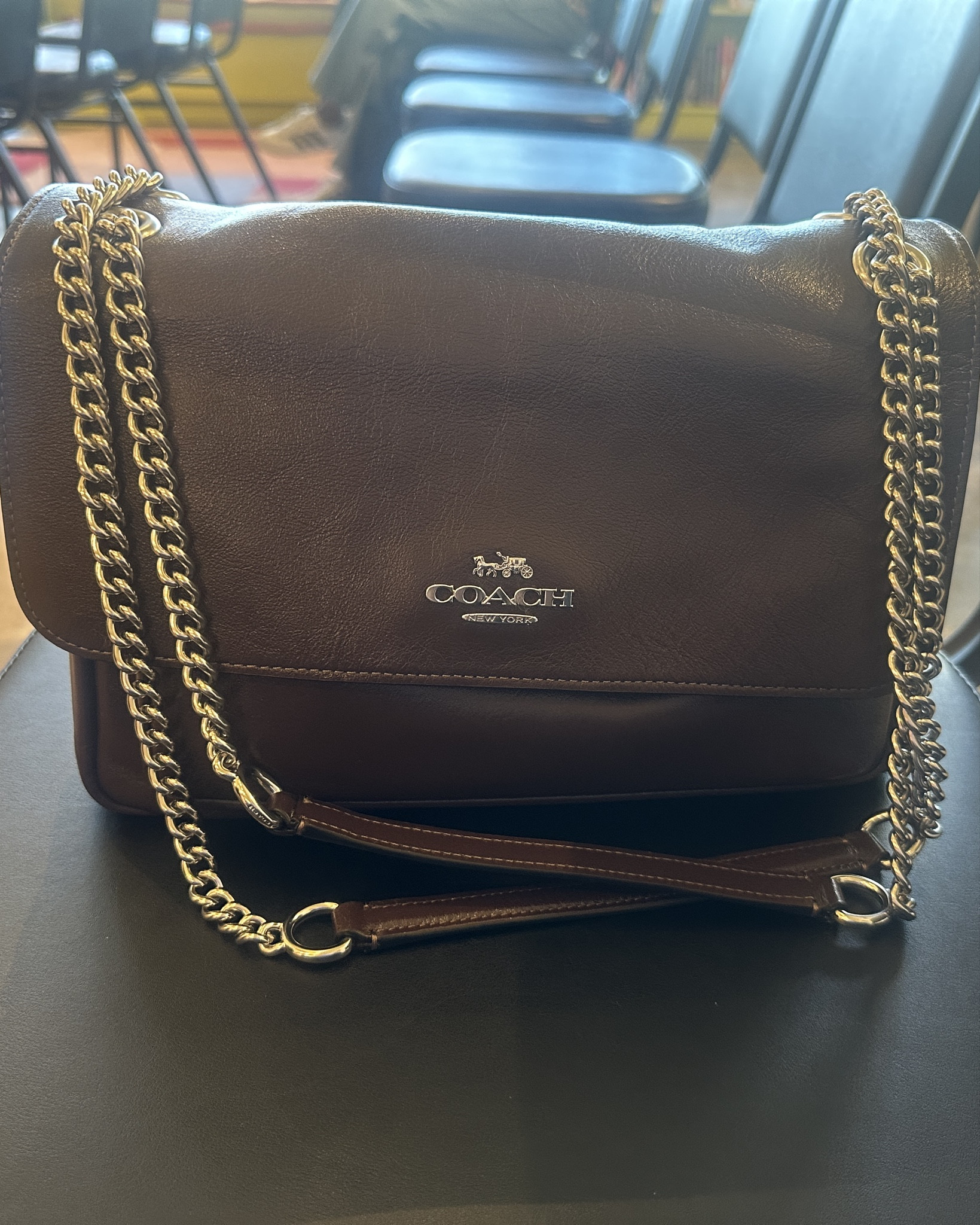 ✨The Coach Elodie bag is a great addition to any outfit. 
✨You can dress it up or wear it casually. 
✨You can wear it as a crossbody OR as a shoulder bag.
✨I love that it has silver accessories to top off the bag. Just GORG
#LTKHandbag #Coach #CoachHandbag #Coachpurse #Coachcrossbody #crossbody #handbag 


#LTKdayinmylife #LTKvlog #LTKOver40