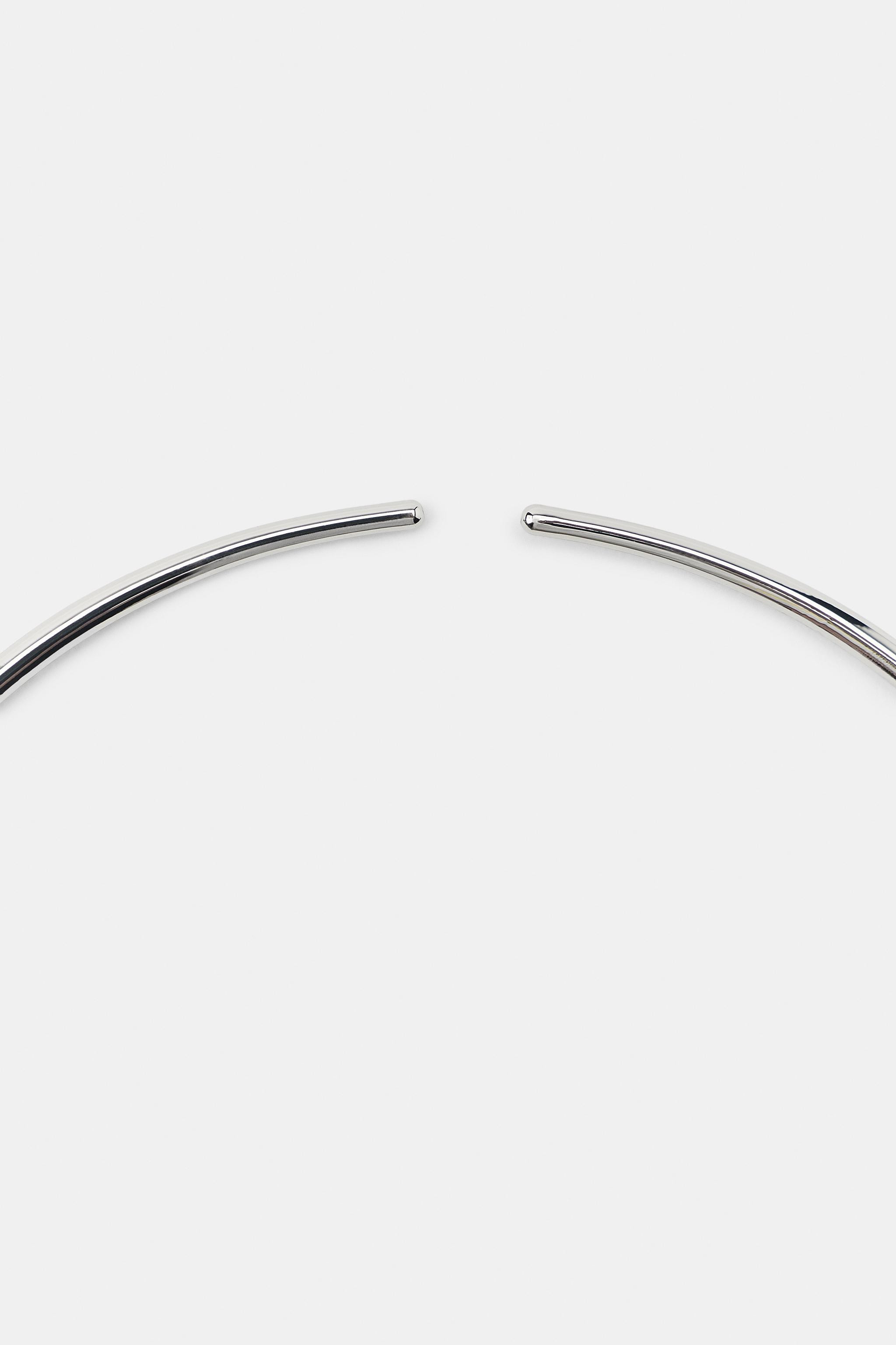 Model height: 179 cmMalleable metal choker necklace. | Zara UK