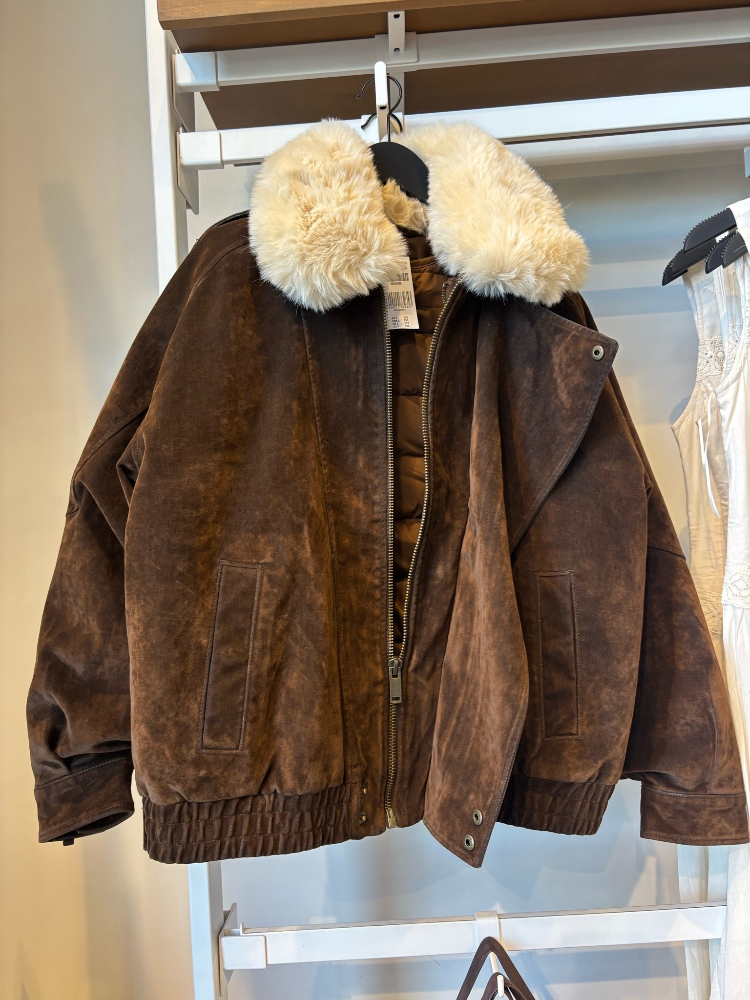 Loving this jacket for fallen winter with the cozy collar