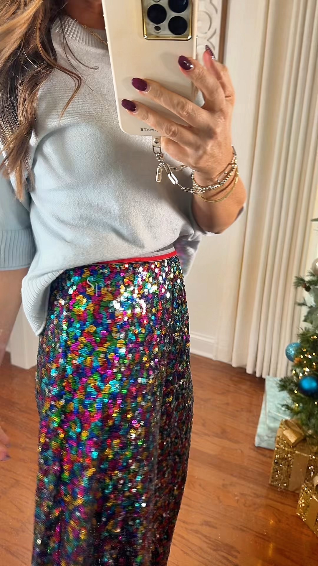 The Sparkly Maxi Skirt That Makes Any Outfit Feel Special ✨

If you love adding a little fun and personality to your outfits but still want something wearable — this sequin maxi skirt is the statement piece you didn’t know you needed. The elastic waistband makes it comfortable, while the rainbow sparkle instantly elevates even the simplest sweater or tee.

Style it casually with boots and knits or dress it up for parties, concerts, holidays, or girls’ nights. It’s bold, flattering, and surprisingly easy to wear — perfect for moms who still love a little sparkle and teens who want something unique.

This is one of those pieces that turns heads without trying too hard ✨

	•	Sequin maxi skirt
	•	Sparkly statement skirt
	•	Elastic waist party skirt
#HolidayHustle #TikTokShopHolidayHaul #TikTokShopCreatorPicks #FashionDeals #tiktokholidaycontest @OHMona 


#LTKootd #LTKHoliday #LTKmomlife