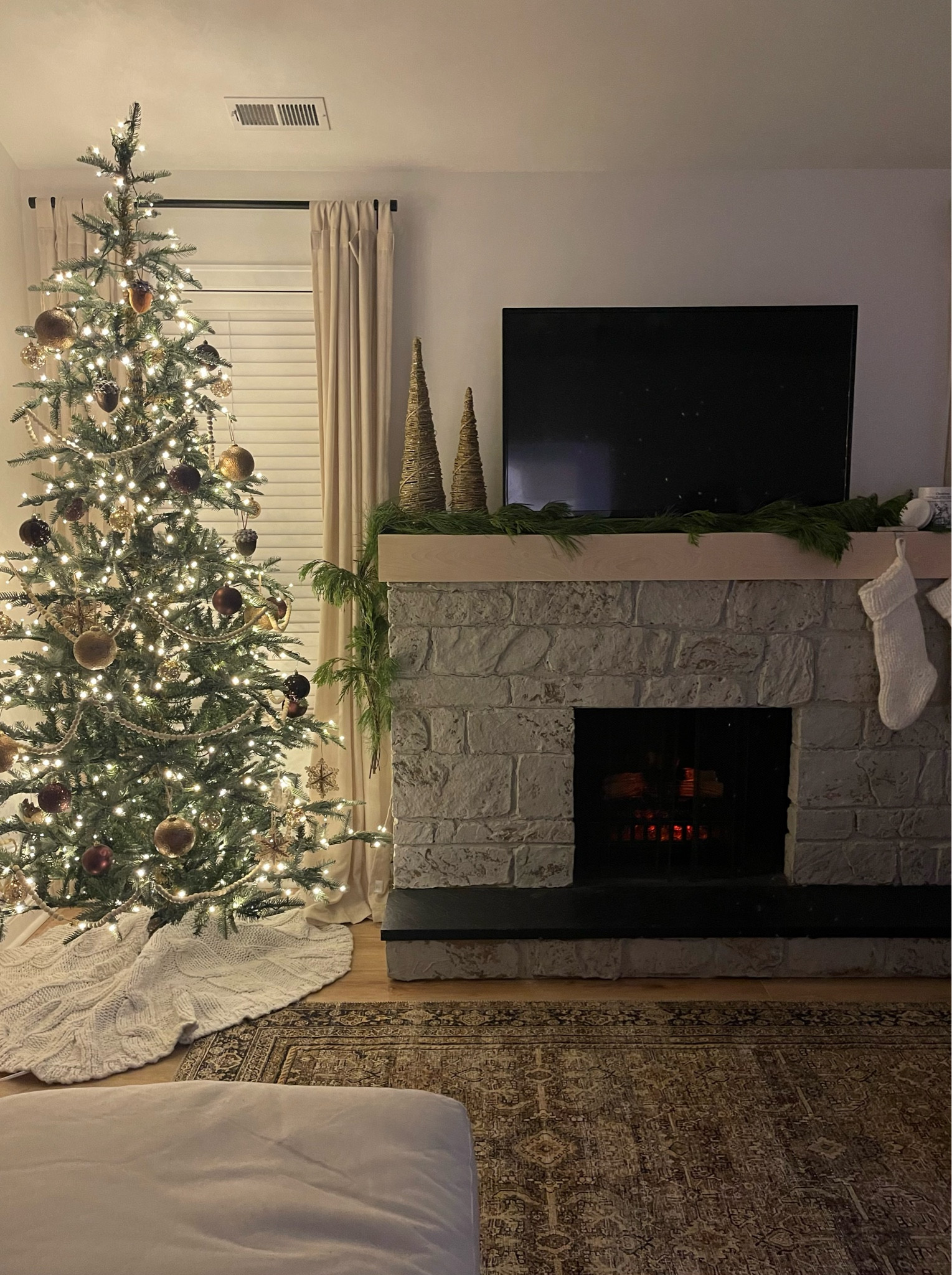 Clean girl Christmas decor 🕯️🪵🌲

#LTKHolidaySale #LTKHoliday #LTKSeasonal