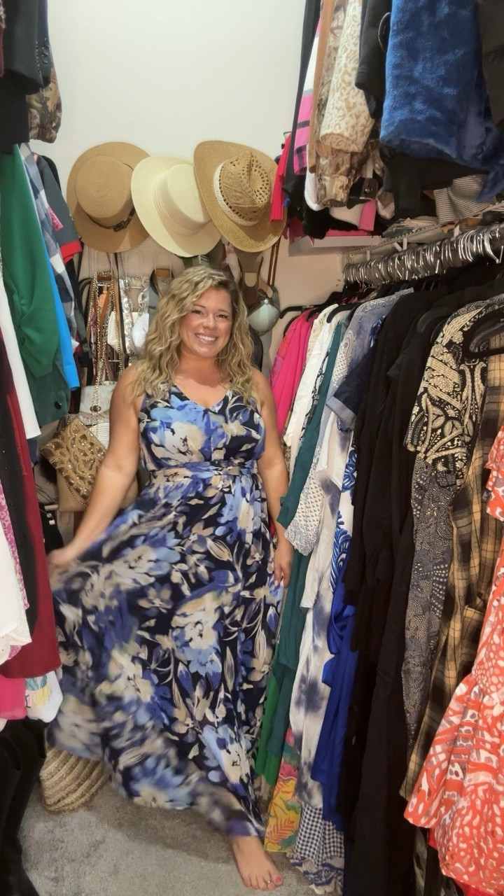This maxi is the perfect wedding guest dress.

Wedding guest dress
Blue floral
Black floral
Tan floral
Floral maxi
Midsize maxi dress
Midsize outfit
Midsize fashion 
midsize style 

#LTKmidsize #LTKfindsunder100 #LTKHolidaySale