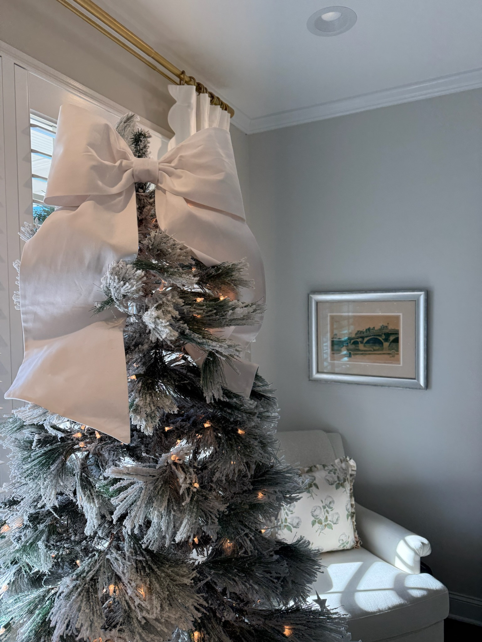 Found the prettiest bow tree topper on Etsy! Holiday decor // Christmas tree decor // tree toppers // holiday bows // Etsy finds 

#LTKHoliday #LTKSeasonal #LTKHome