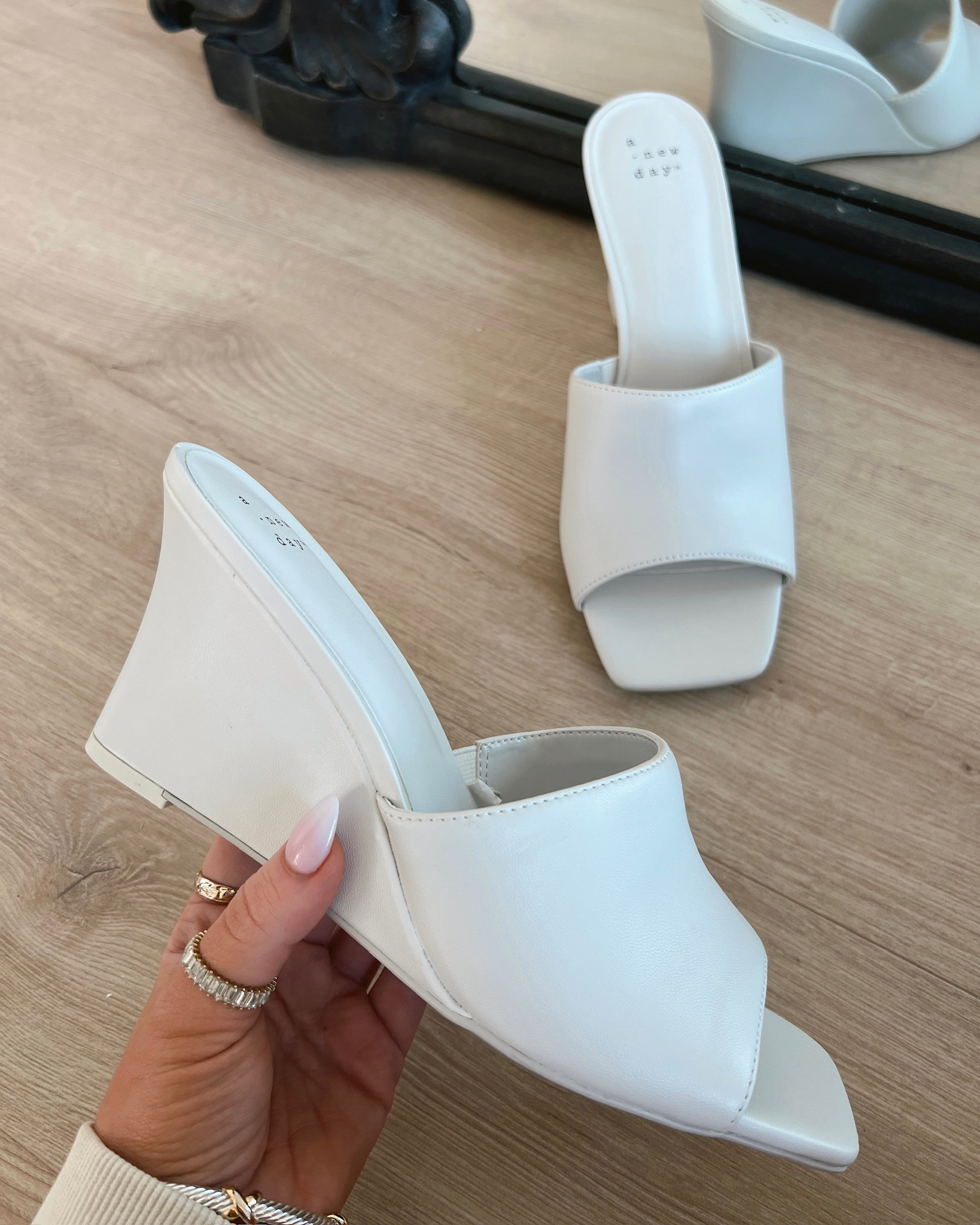 Target Accessories! 👡👜Click below to shop the post!

Madison Payne, Accessories, Target, Budget Fashion, Affordable

#LTKshoecrush #LTKunder50 #LTKSeasonal