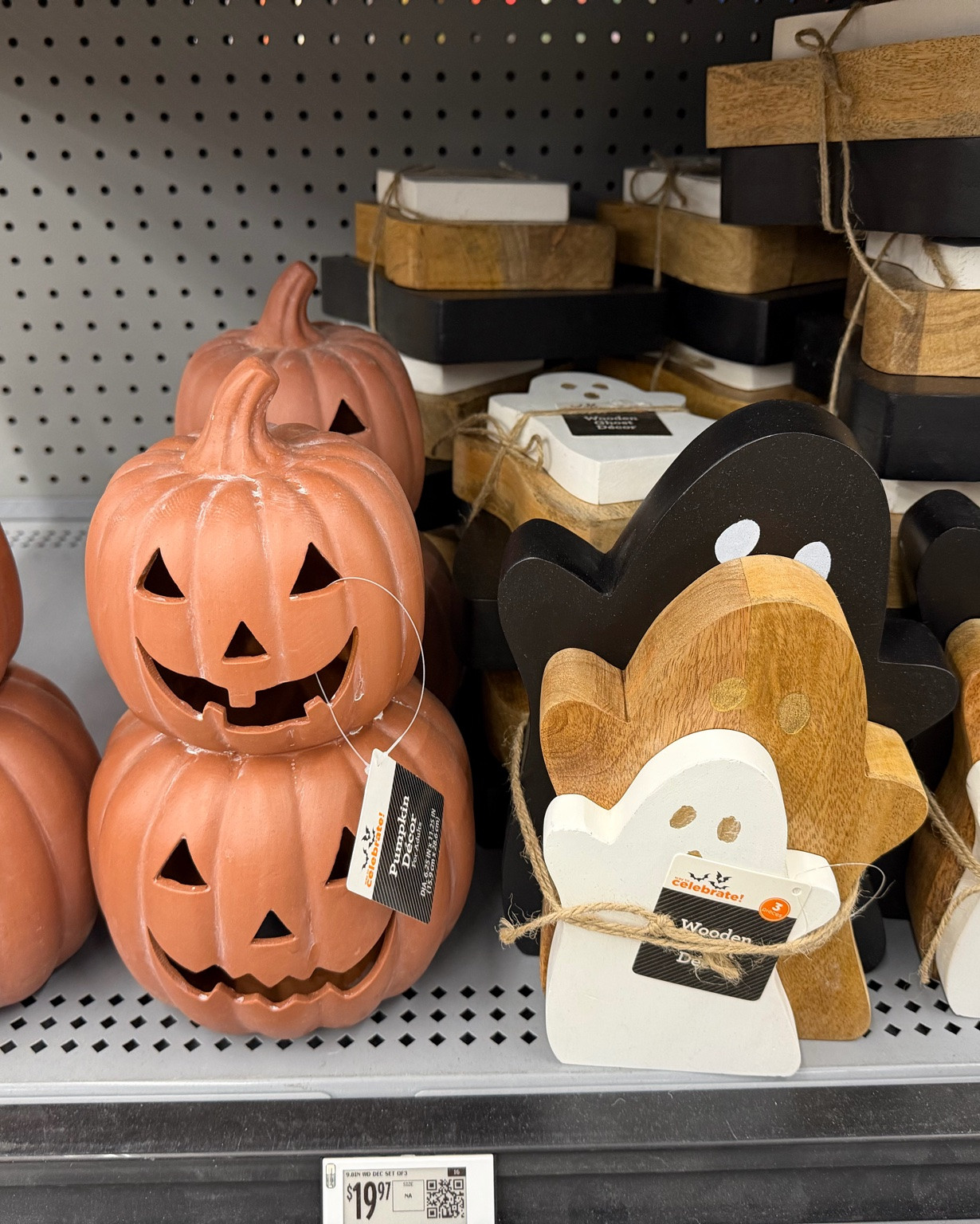 Walmart is killing it with all of their Halloween/fall decor! It’s also affordable and cute! ￼

#LTKHome #LTKSeasonal
