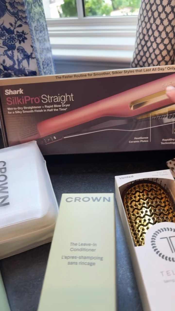 Unbox my new products!! Rebecca convinced to get this hair towel because her house is obsessed with them!! Also, I bought another hair brush because James stole mine!!