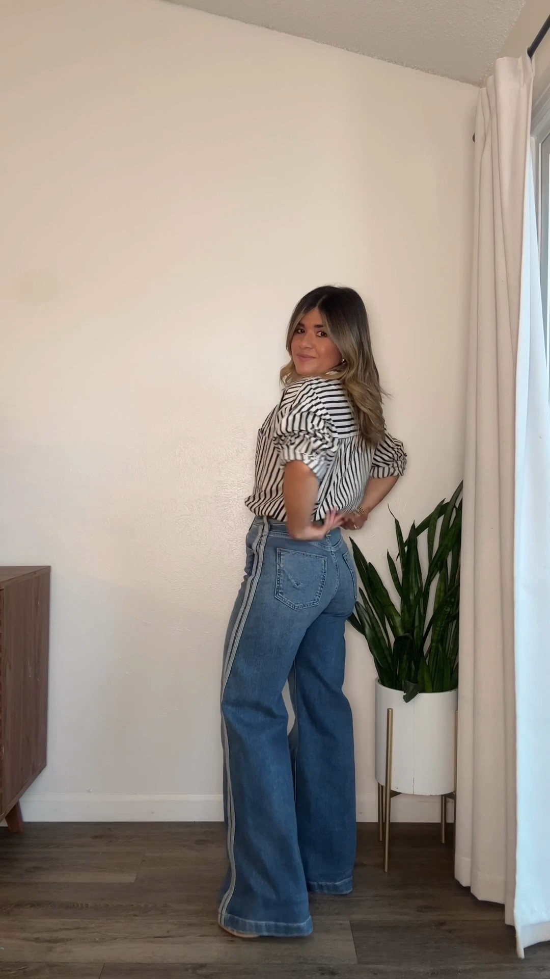 Favorite Hudson jeans of the moment! Use code CHICTALKCH25 for 25% off! 
Linked similar shirts
Jeans size 25

#LTKootd #LTKSeasonal #LTKPetite