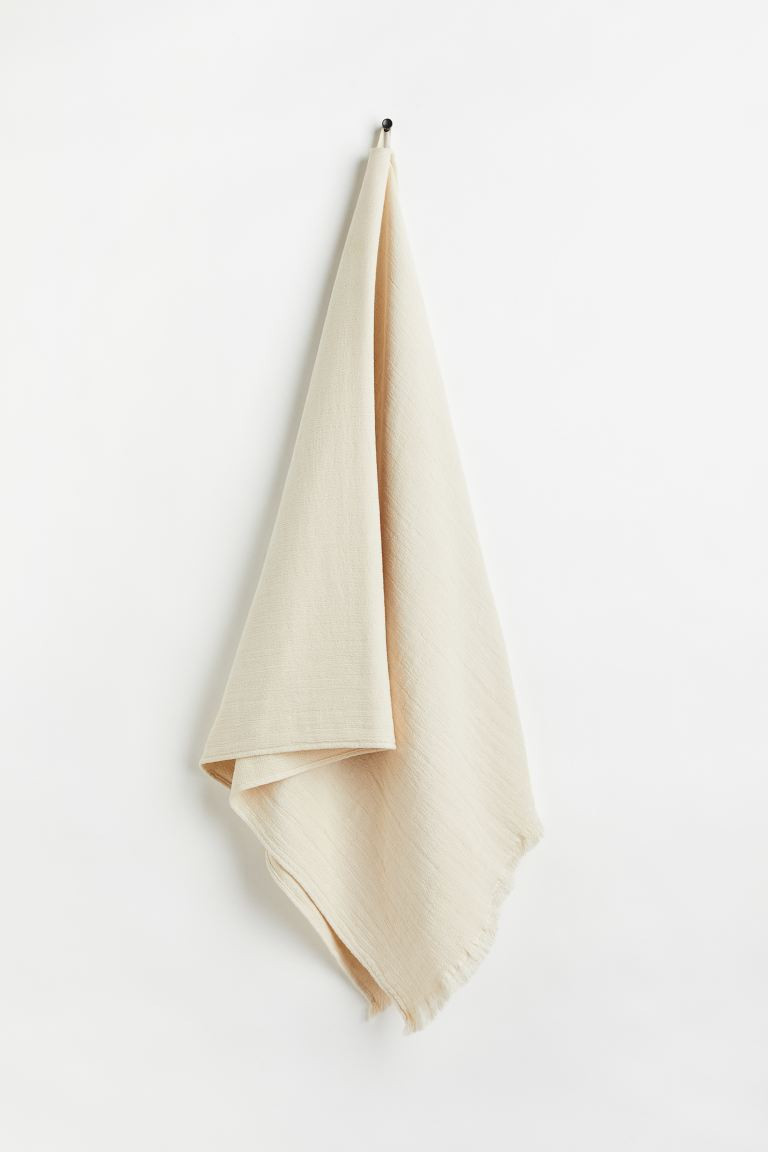 Muslin bath towel | H&M (UK, MY, IN, SG, PH, TW, HK)
