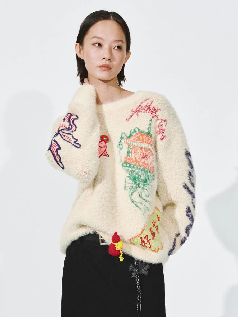 Intarsia Embroidered Contrast Fluffy Knitted T-Shirts | Urban Revivo