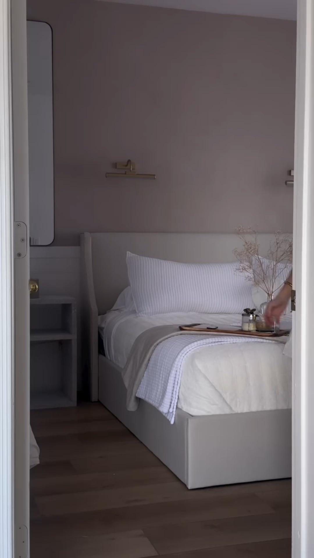 87 degrees & feeling the sunshine ☀️ 💛🌼🐝🍯
.
.
The cutest spring looks from @kestan.co are linked over on my LTK and stories