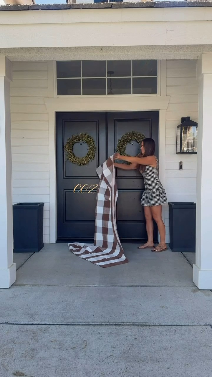 The coziest fall porch 🍂

fall decor, outdoor, faux florals, halloween, porch decor, britt horton

#LTKSeasonal #LTKHome
