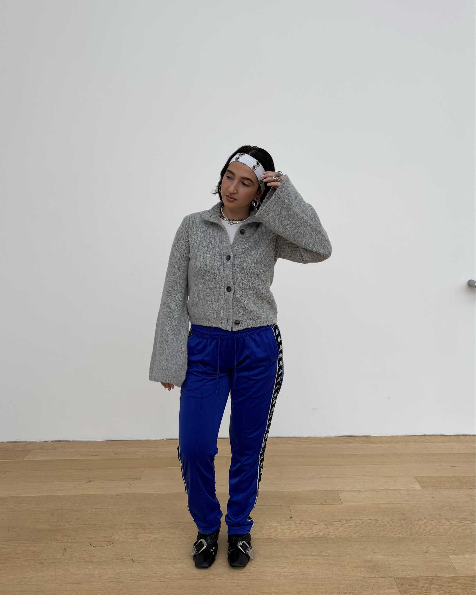 Love my merino blend flare sleeve cardigan from BR, perfect for a holiday outfit 🤍 #holidayoutfit #holidaysweater #wintersweater #casualoutfit

#LTKStyleTip #LTKParties #LTKHoliday