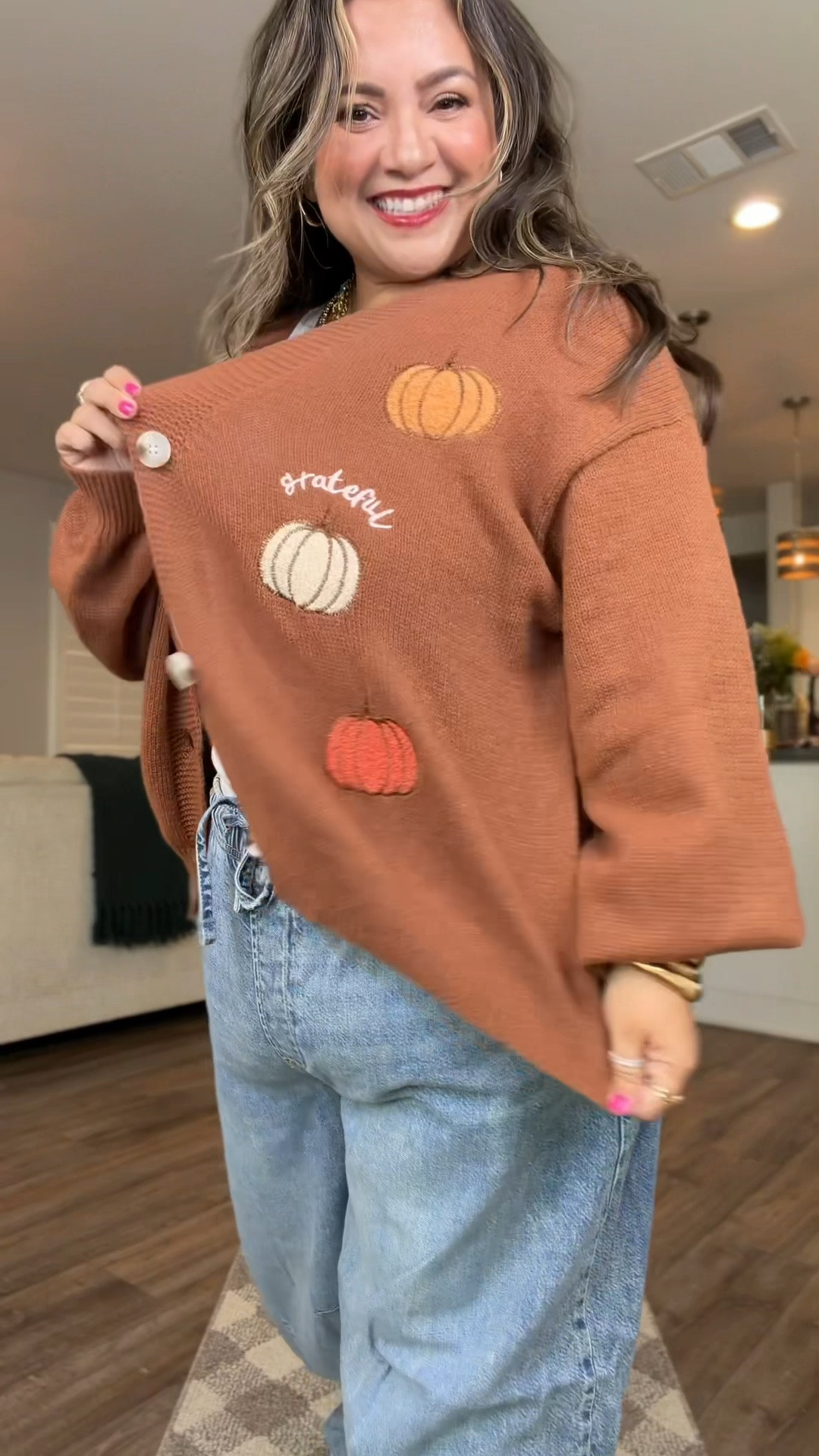 🎃The cutest fall cardigan you’ll LIVE in!🍂 Soft,cozy and so easy to throw on for the perfect fall fit.🤎

#LTKootd #LTKSeasonal #LTKmomlife
