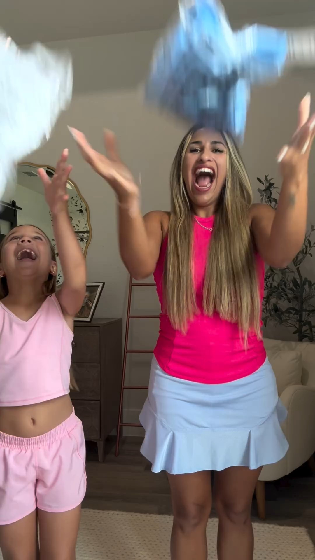 Special moments with my favorite girl 🫶 @shopluckyinlove @luckyinlovekids has us covered — whether we’re matching or just finding coordinating pieces, we always feel cute and connected in their styles 🎾🤍 #tennislife #unboxing #luckyinlove #tennis