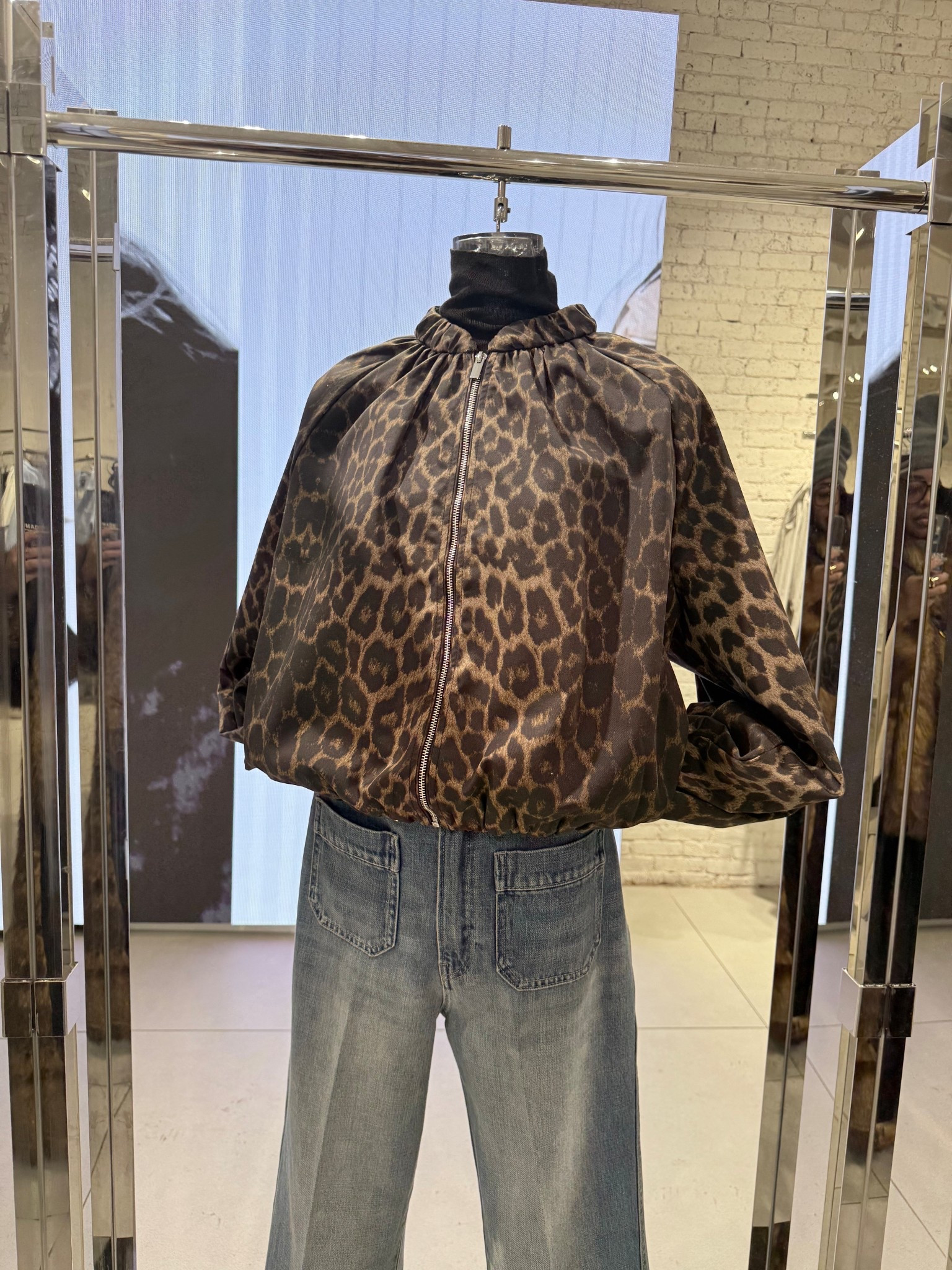 Tell me this isn’t chic.

I was immediately drawn to this leopard jacket. It feels modern without trying too hard. The volume, the soft structure, the way it turns simple denim into a full look without effort. It’s one of those throw-on pieces that does all the work while everything else stays easy.

Style tip
Layer it under your favorite leather jacket or your fur of the season. This is the moment to wear your jacket open and look effortlessly chic.

#LTKootd #LTKWorkwear #LTKmomlife