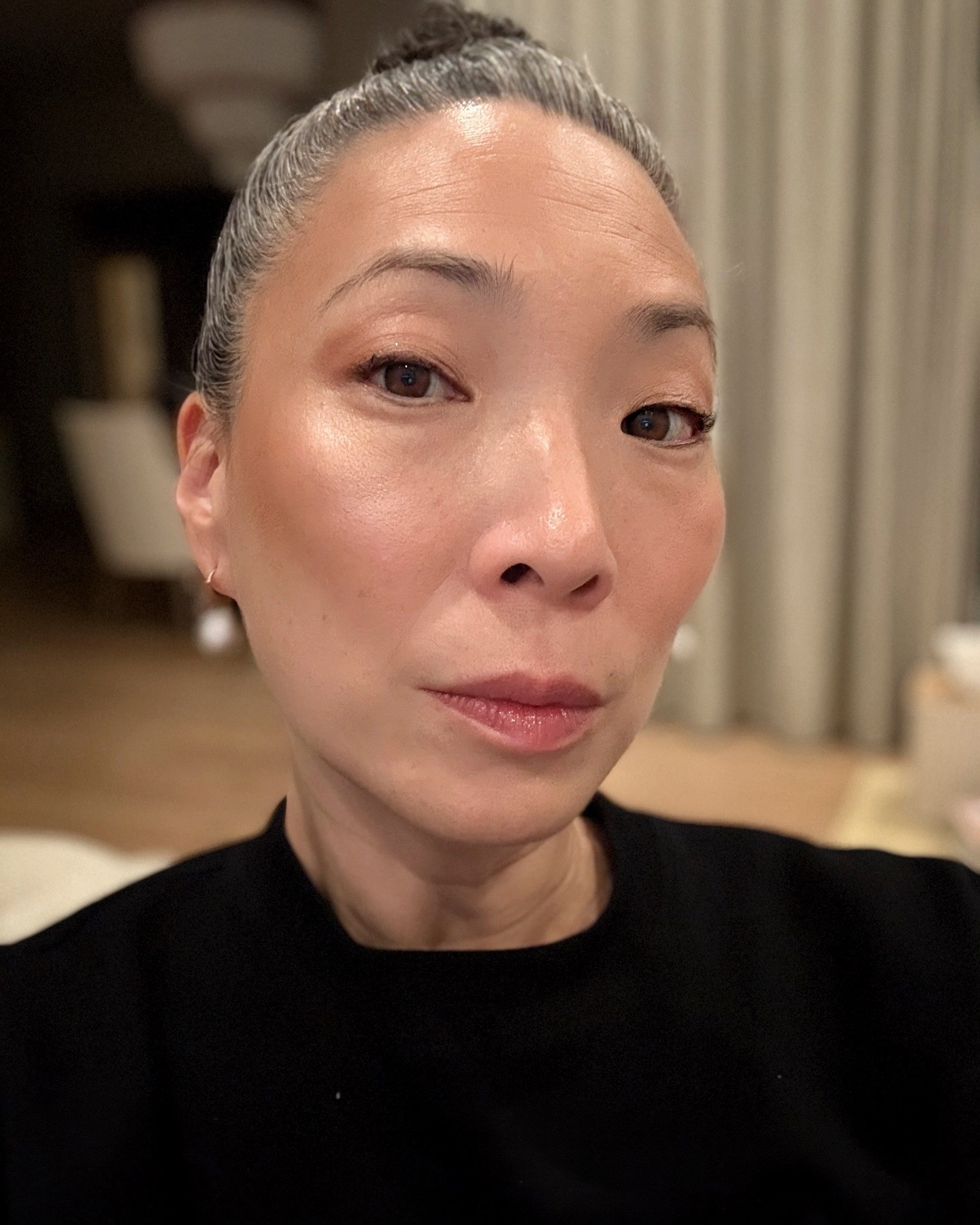 The pearlescent, glossy glow of the new @pradabeauty Prada Light Glowing Highlighter Powder is so smooooooooth 🌊 Wearing Champagne and Deep shades.

Check out today’s YT video for swatches and demo of all three shades ✨

#prada #pradabeauty #newluxurybeauty