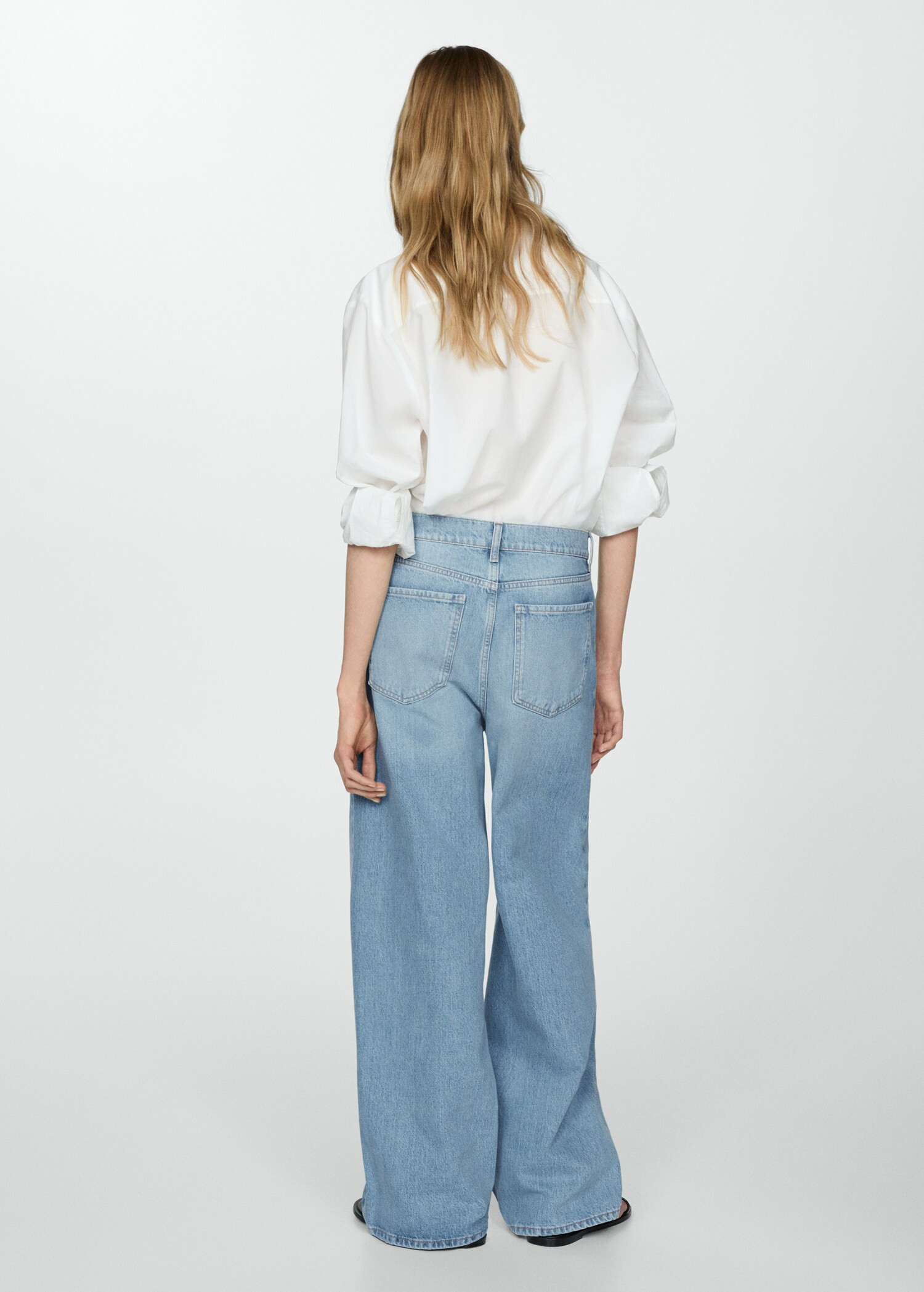 Low-rise loose-fit wideleg jeans - Woman | MANGO USA | MANGO (US)