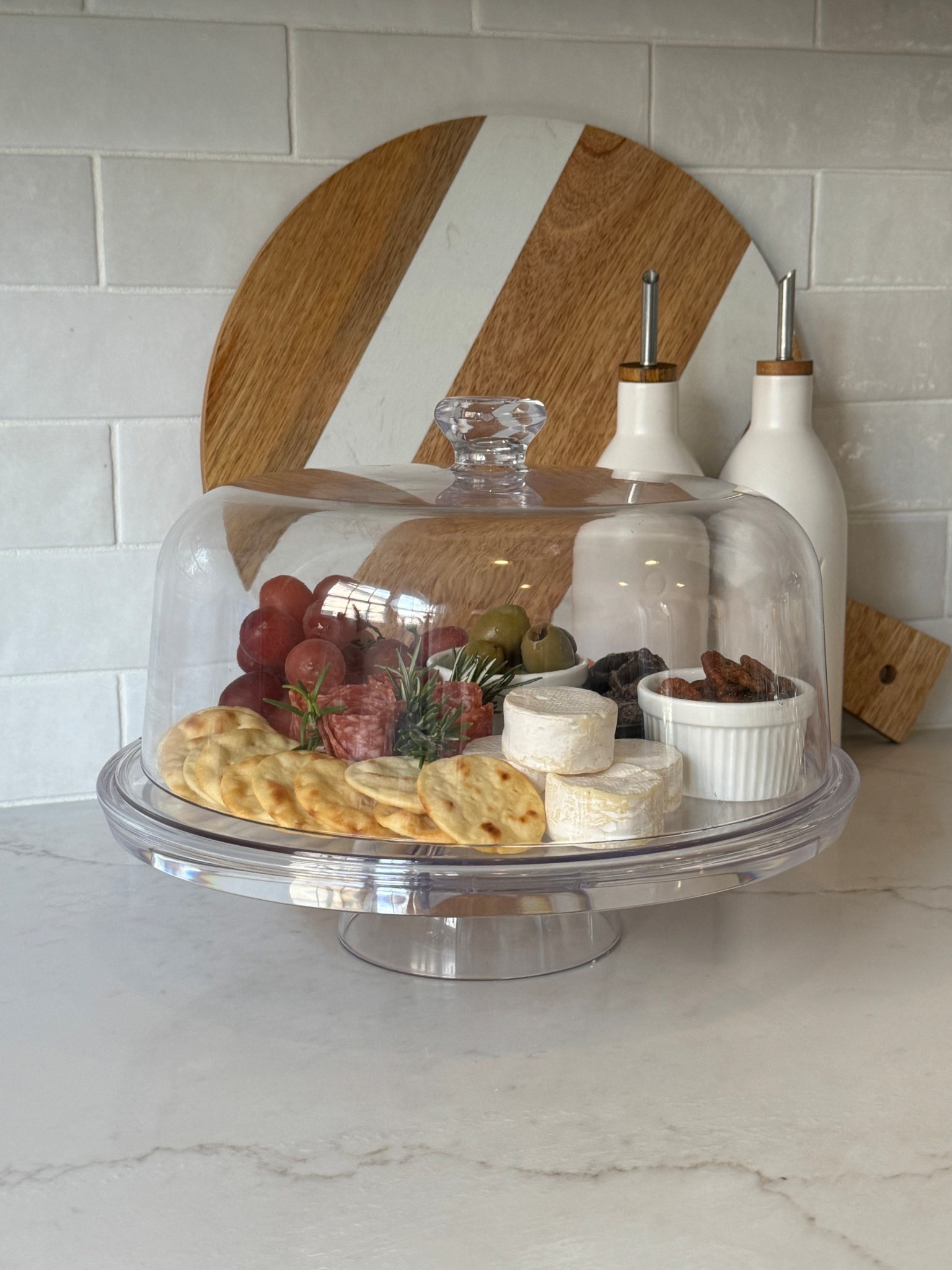 ✨ Four-in-One Cake Stand! ✨
This versatile beauty does it all—perfect for holiday gatherings, entertaining, or the cutest hostess gift. 🍰


#hostessgift #holidayentertaining #cakestand #entertainingathome #holidayhosting #kitchendecor #tablescape #amazonfinds #giftideas #holidayfinds