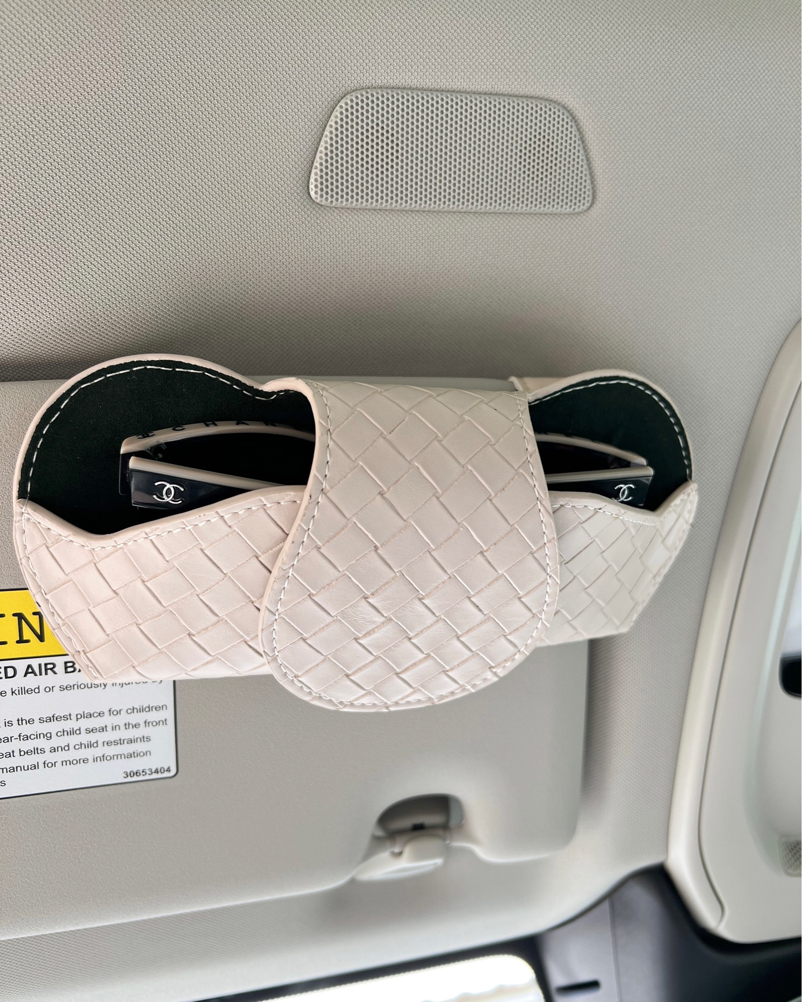 Woven sunglasses case for your car! 🤍

Amazon car finds, accessories, sunglasses case, Chanel sunglasses, neutral car accessories, amazon finds, glass case, Volvo xc60, fancythingsblog

#LTKunder50 #LTKunder100 #LTKFind
