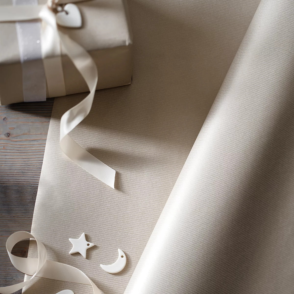 Metallic Champagne Wrapping Paper – 10m | The White Company (UK)
