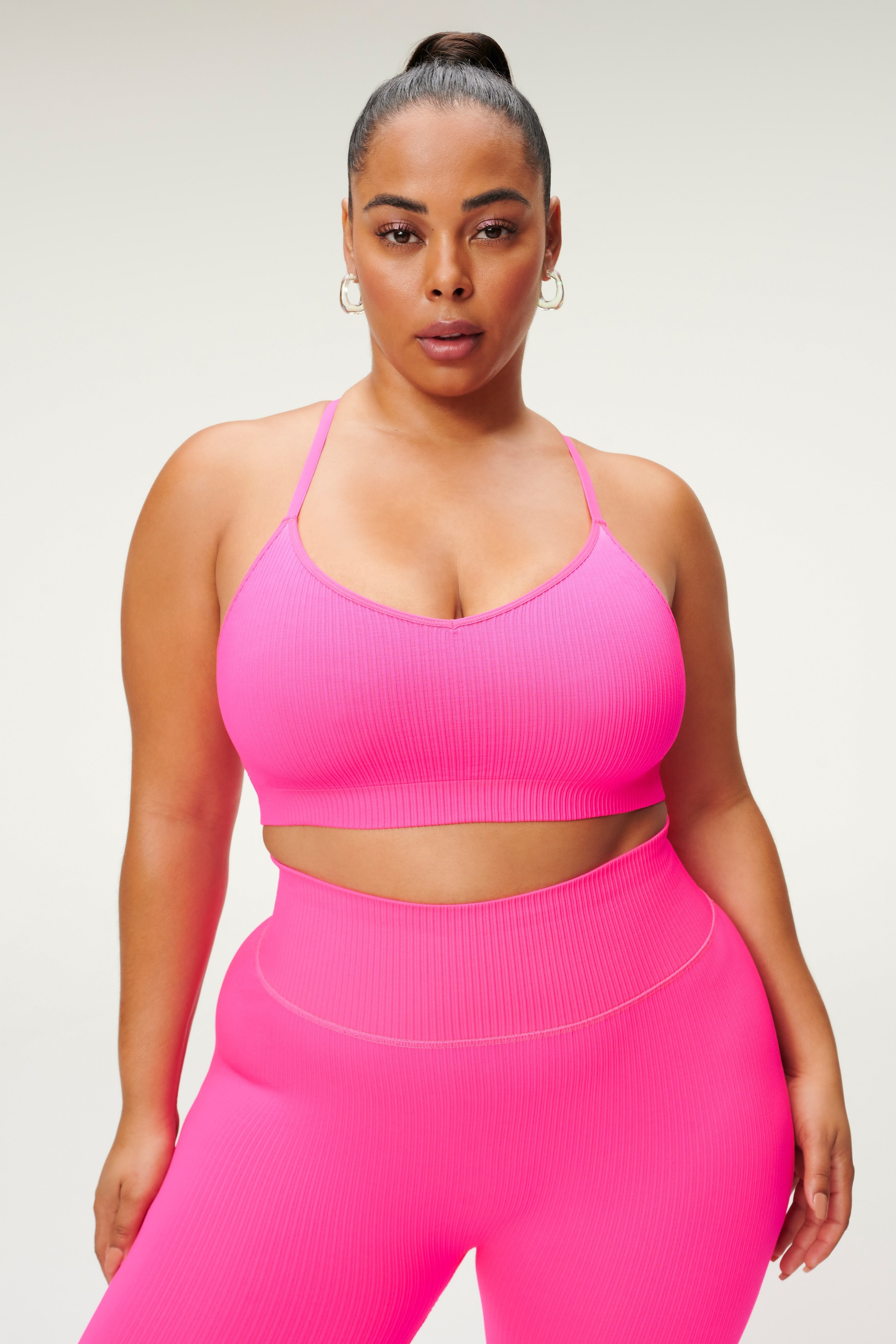 SEAMLESS CHUNKY RIB BRA | HOT PINK002 | Good American