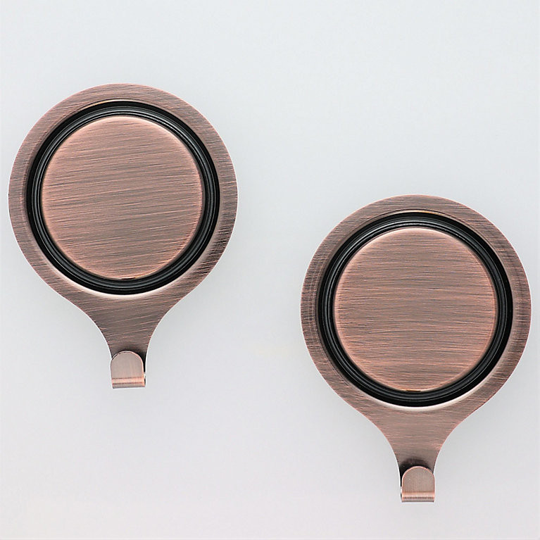 Pinch Free Magnetic Wreath Holder | Frontgate